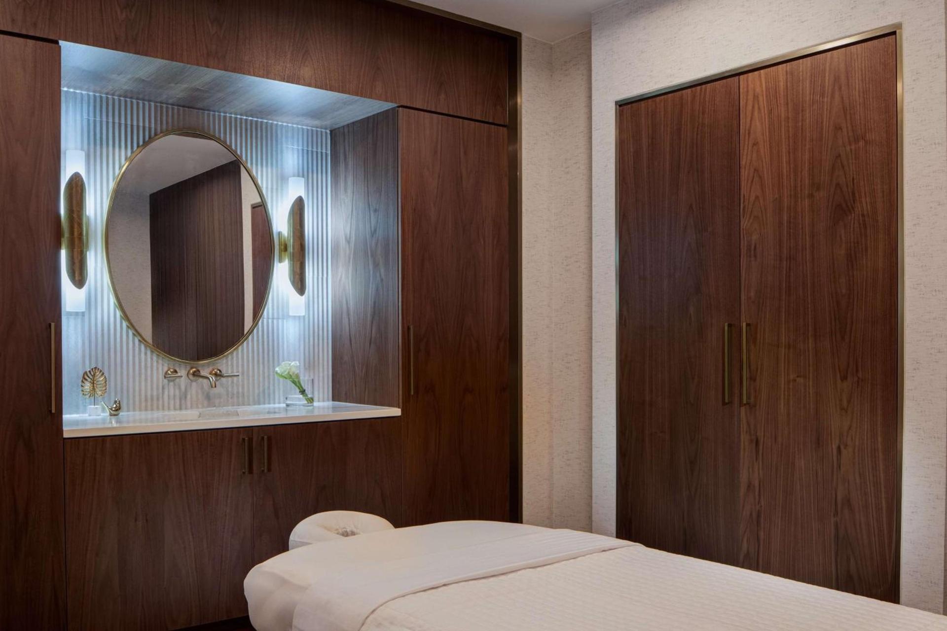 Amway Grand Plaza Hotel, Curio Collection by Hilton photo 80