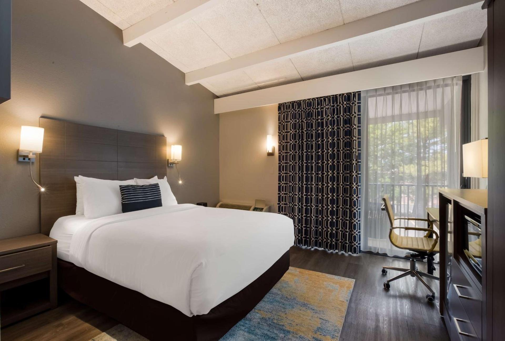 The Hub Middletown Red Bank- Best Western Signature Collection photo 23