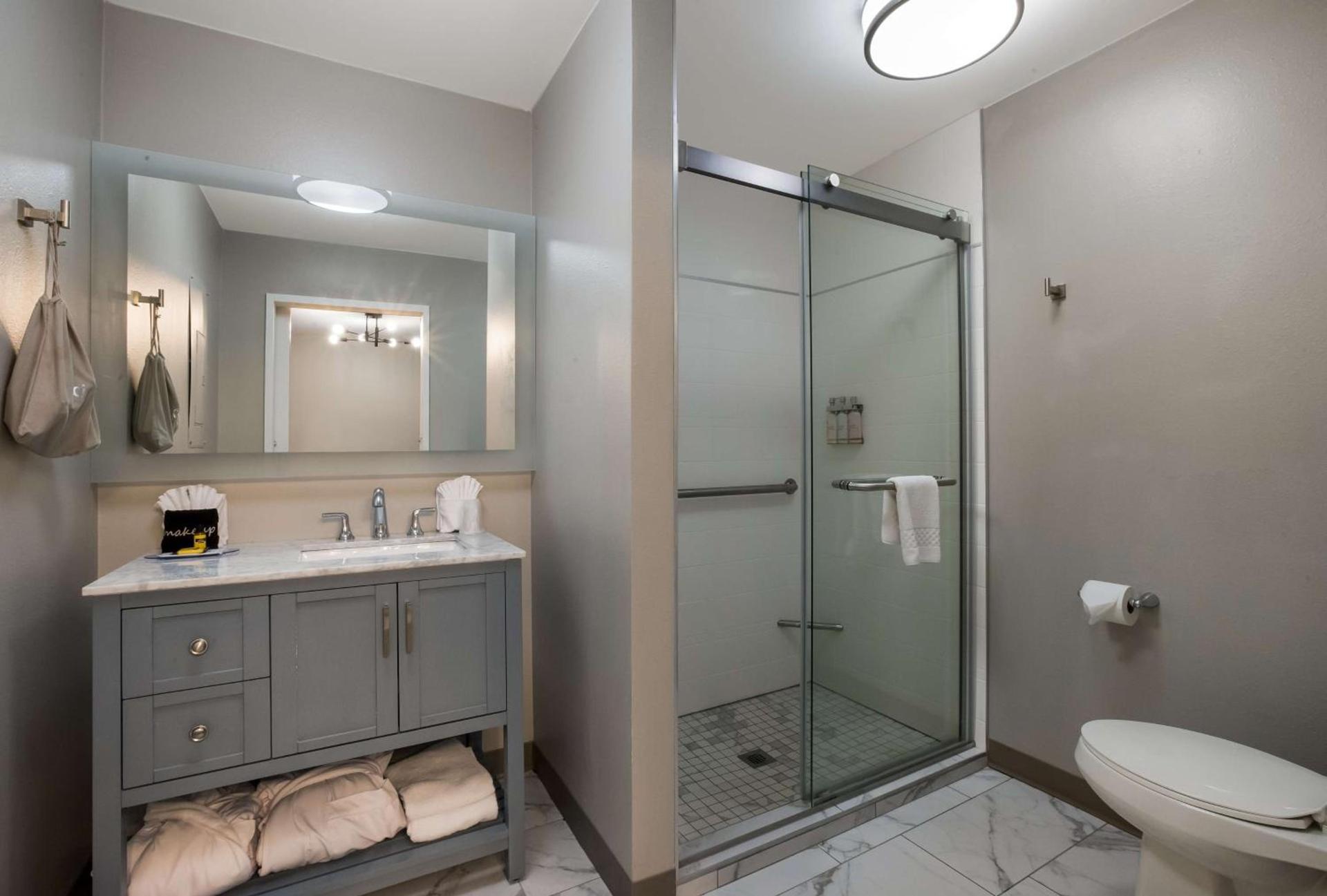The Hub Middletown Red Bank- Best Western Signature Collection photo 16