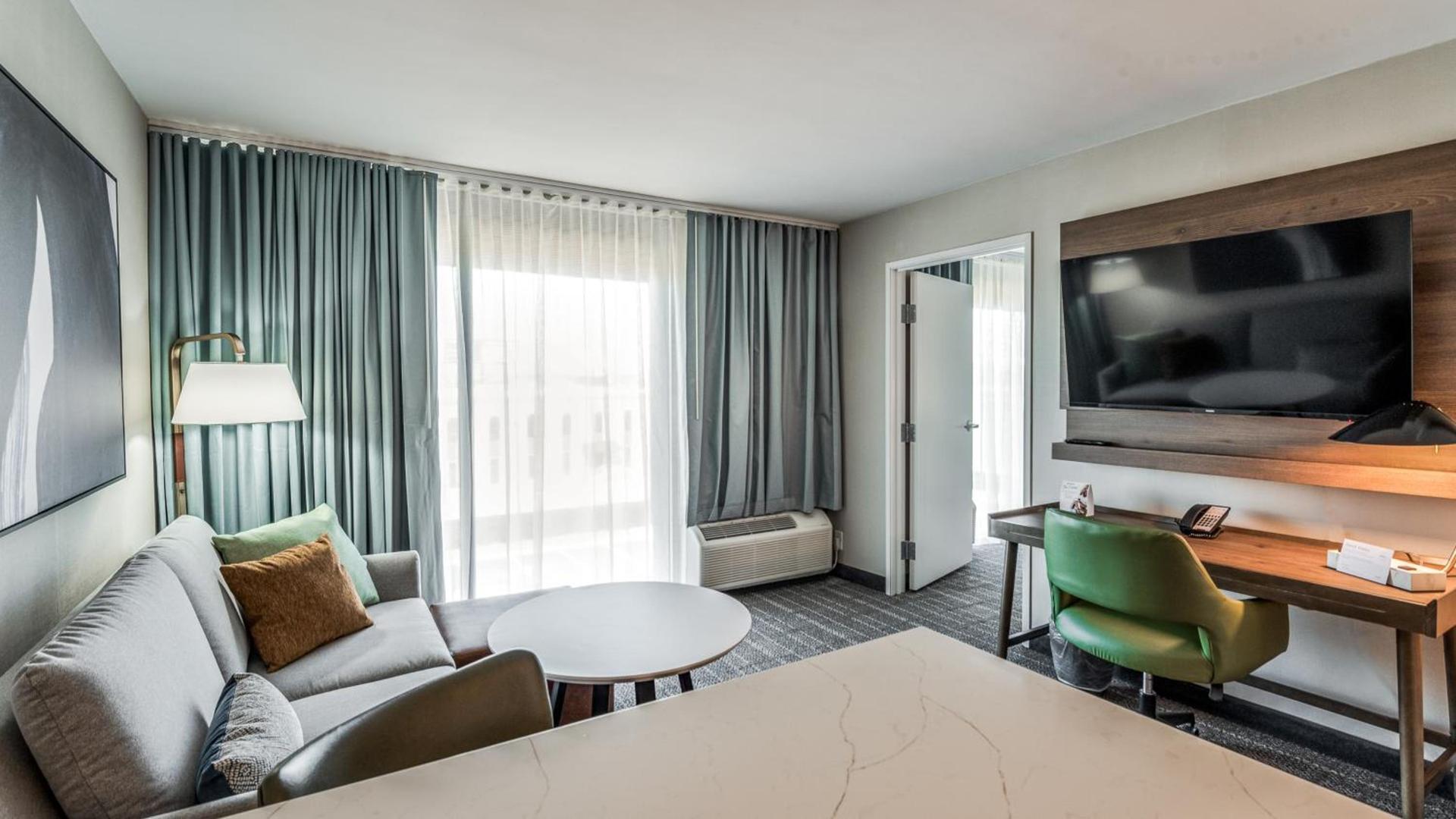 Staybridge Suites Dallas Market Ctr Love Field by IHG photo 5
