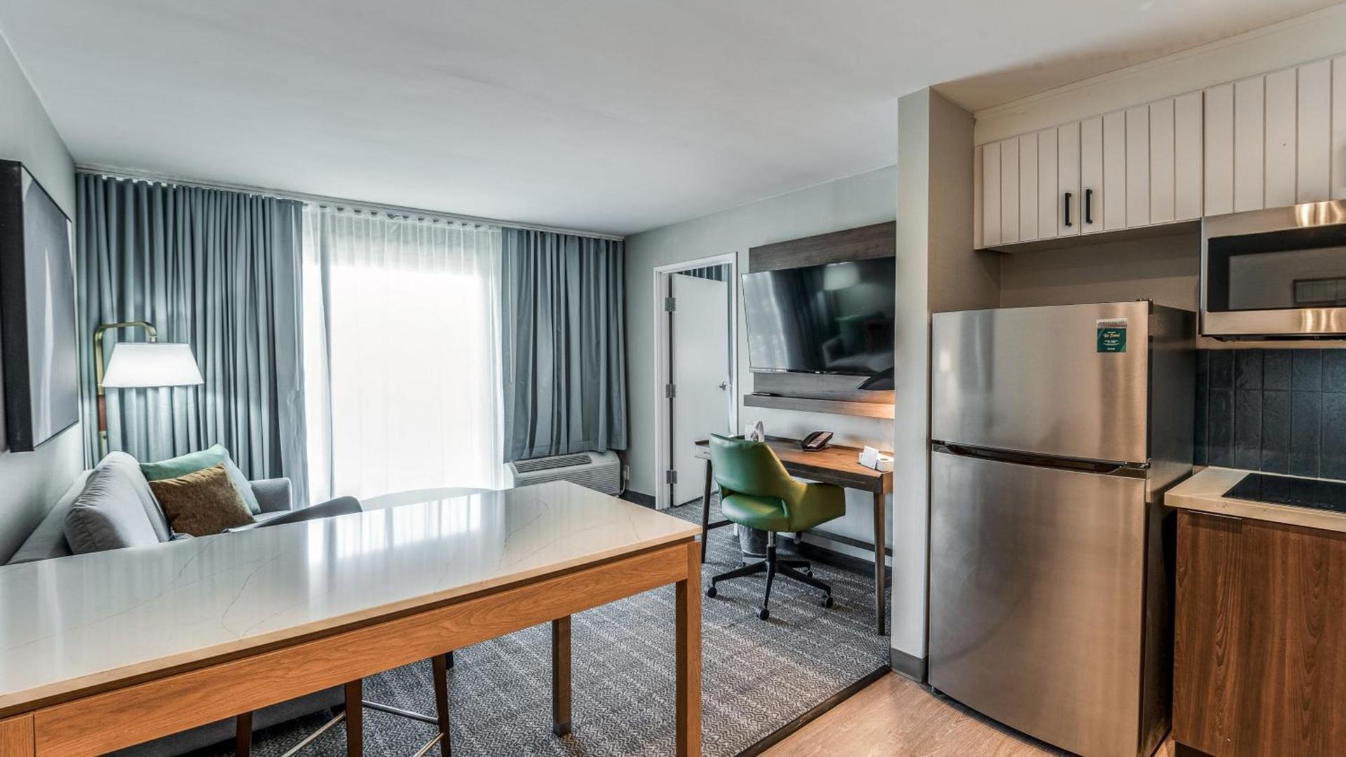 Staybridge Suites Dallas Market Ctr Love Field by IHG photo 8