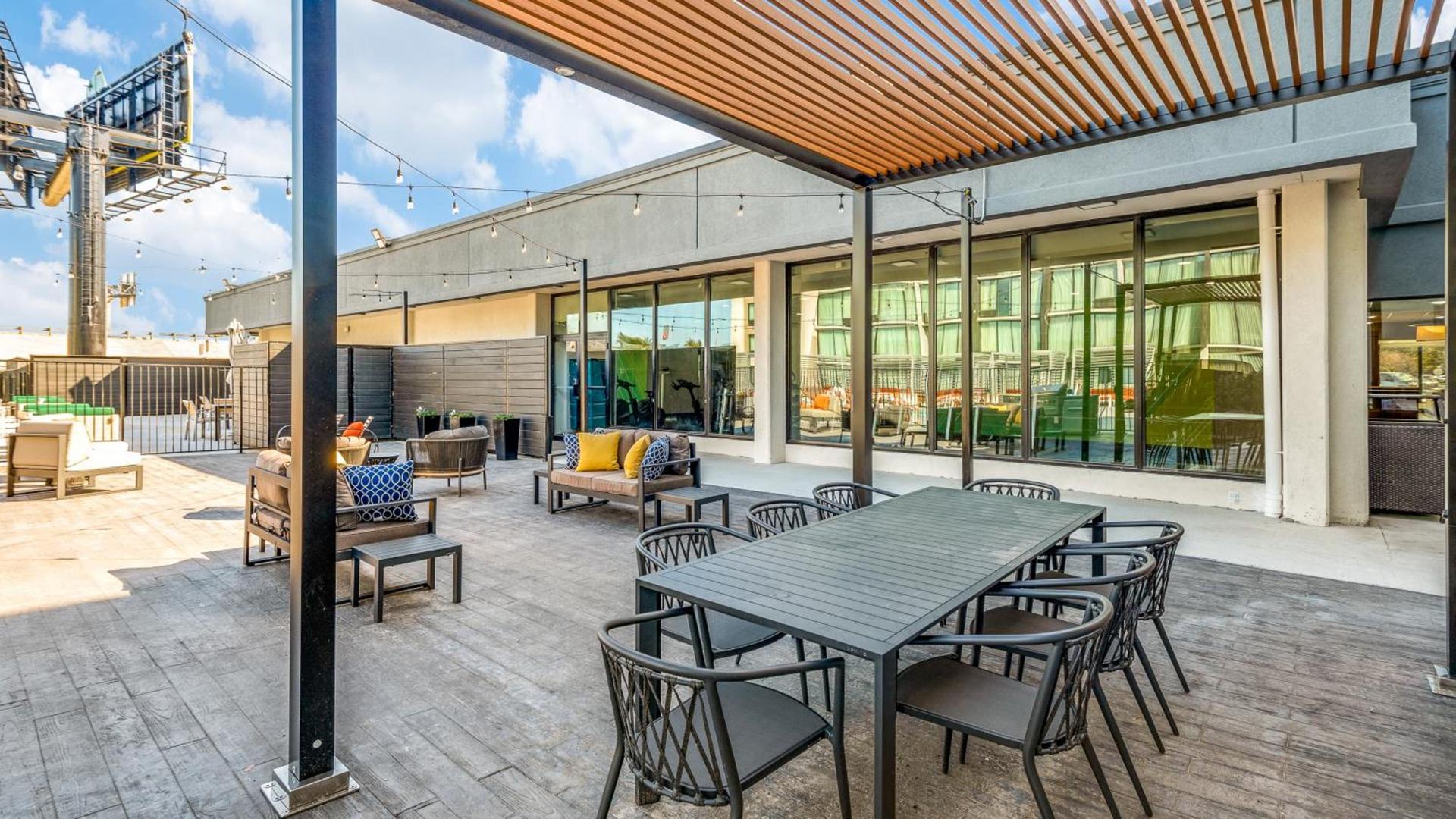 Staybridge Suites Dallas Market Ctr Love Field by IHG photo 39