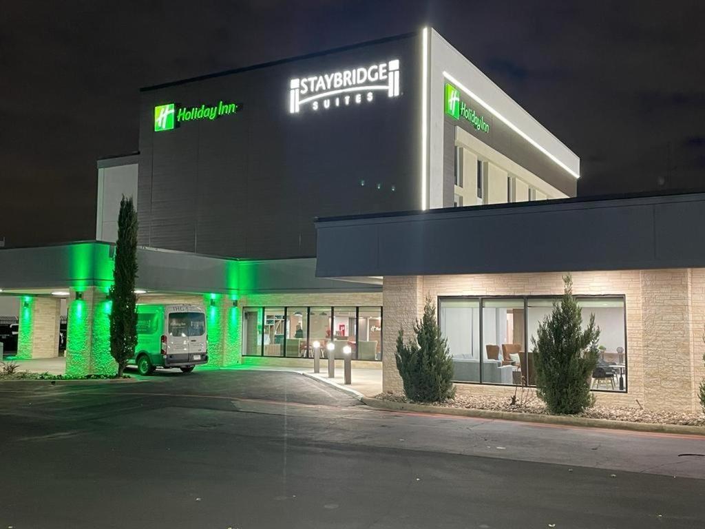 Staybridge Suites Dallas Market Ctr Love Field by IHG photo 3