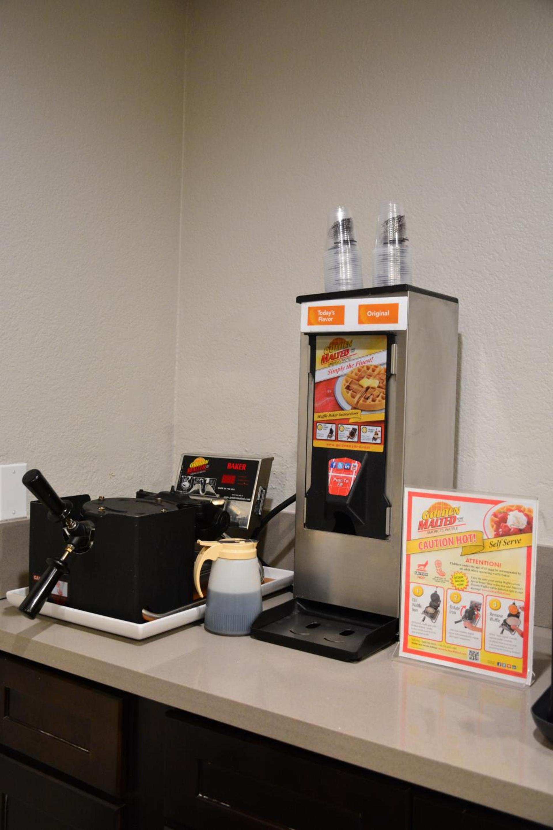 Comfort Inn & Suites Moreno Valley near March Air Reserve Base photo 8