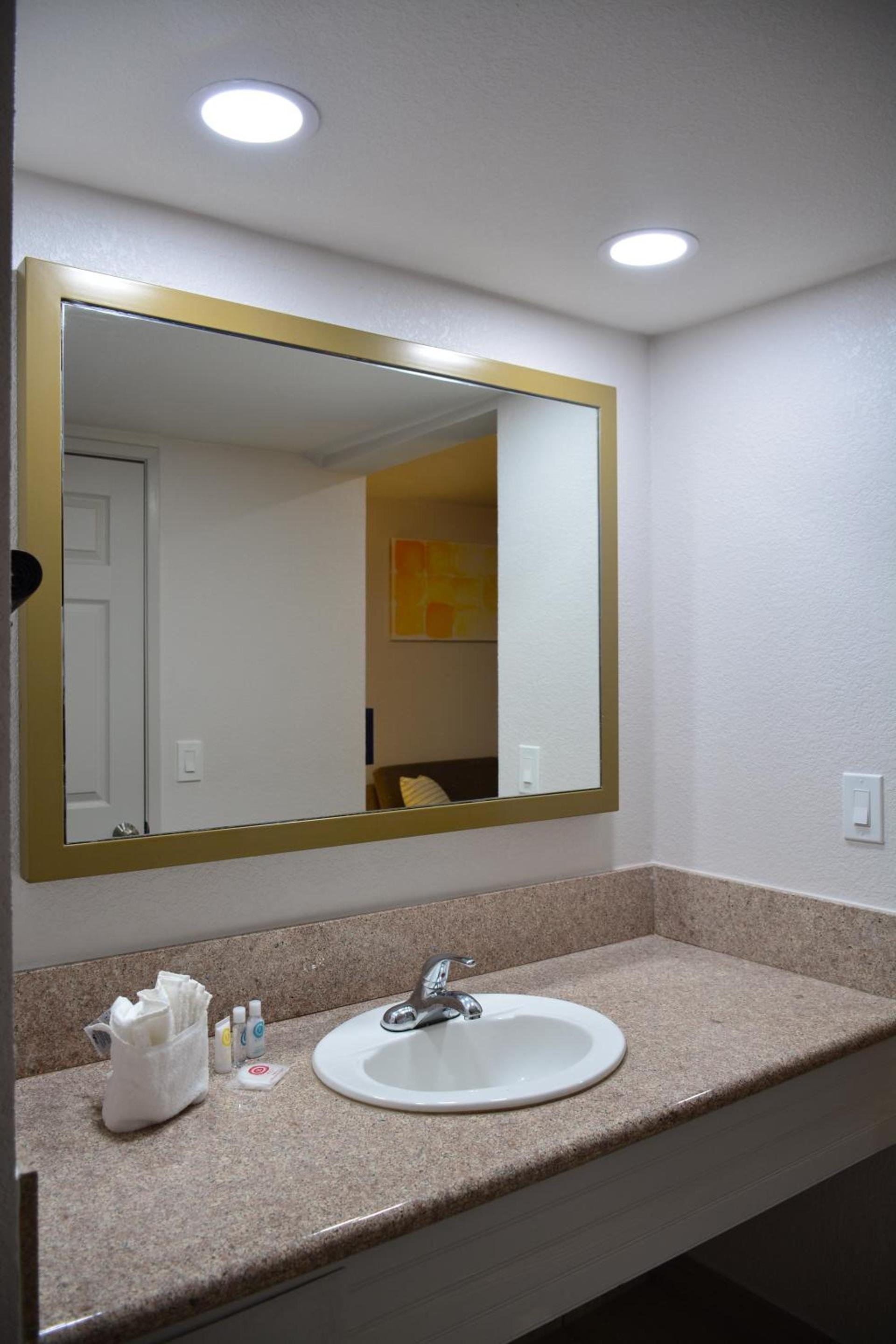 Comfort Inn & Suites Moreno Valley near March Air Reserve Base photo 23