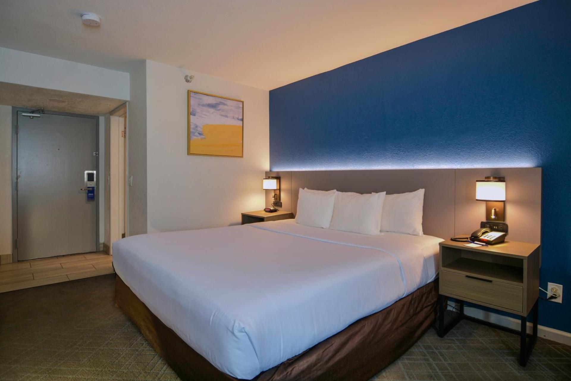 Comfort Inn & Suites Moreno Valley near March Air Reserve Base photo 4