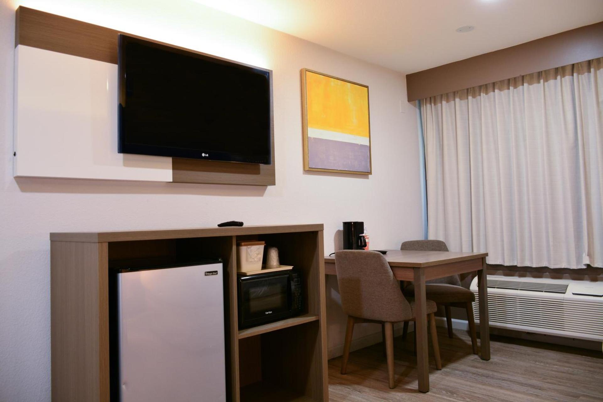Comfort Inn & Suites Moreno Valley near March Air Reserve Base photo 50
