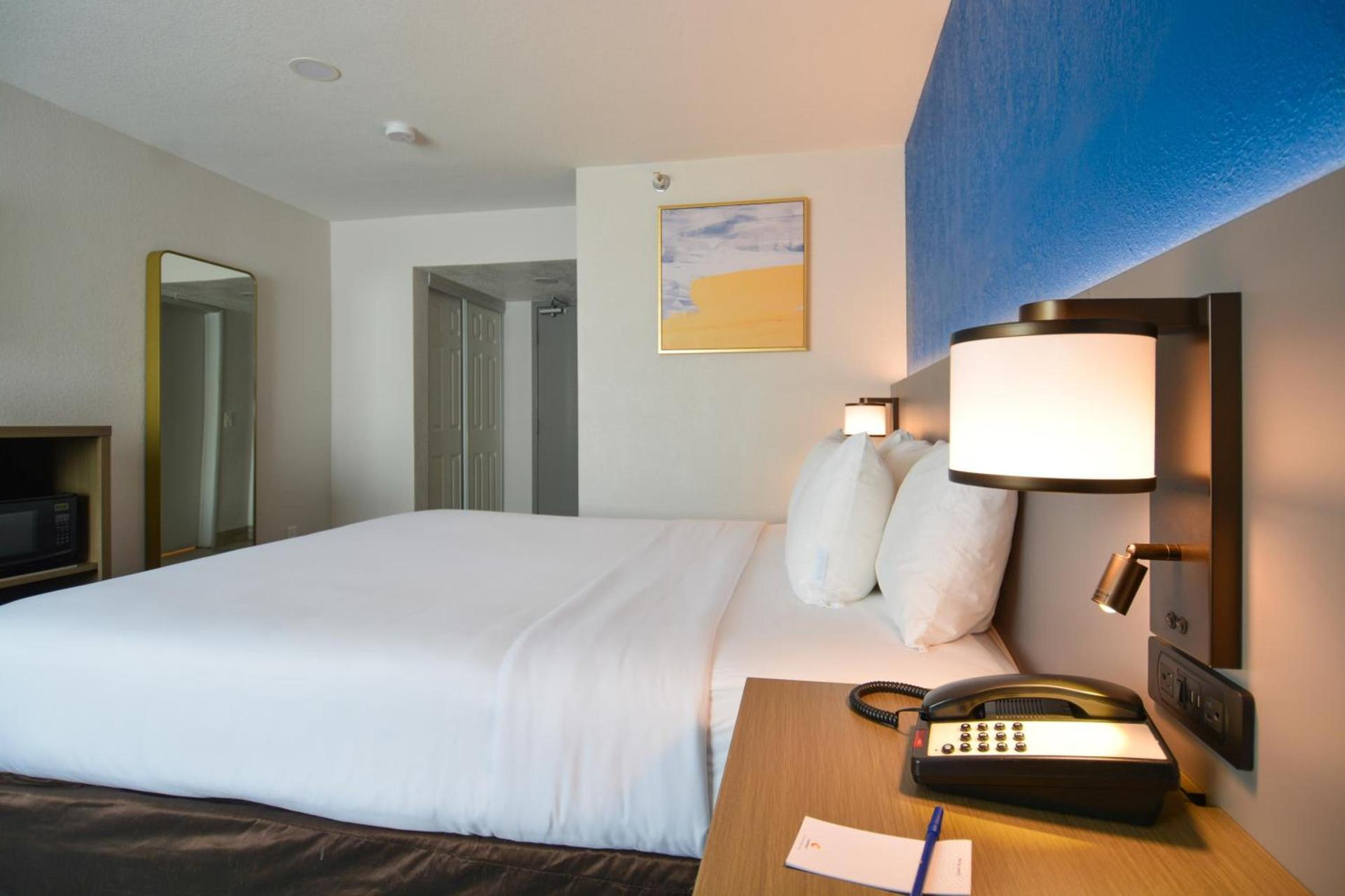 Comfort Inn & Suites Moreno Valley near March Air Reserve Base photo 11