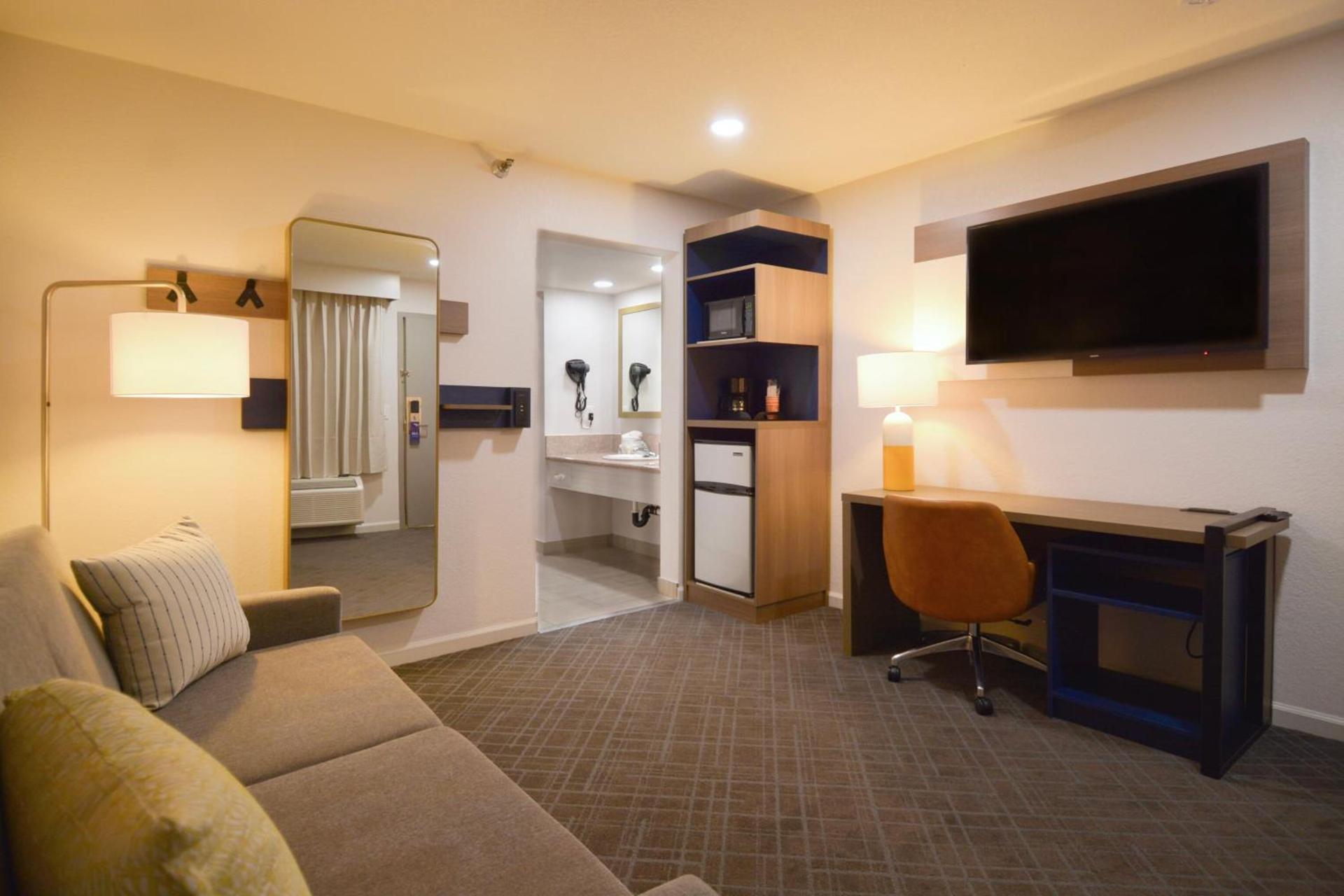 Comfort Inn & Suites Moreno Valley near March Air Reserve Base photo 64