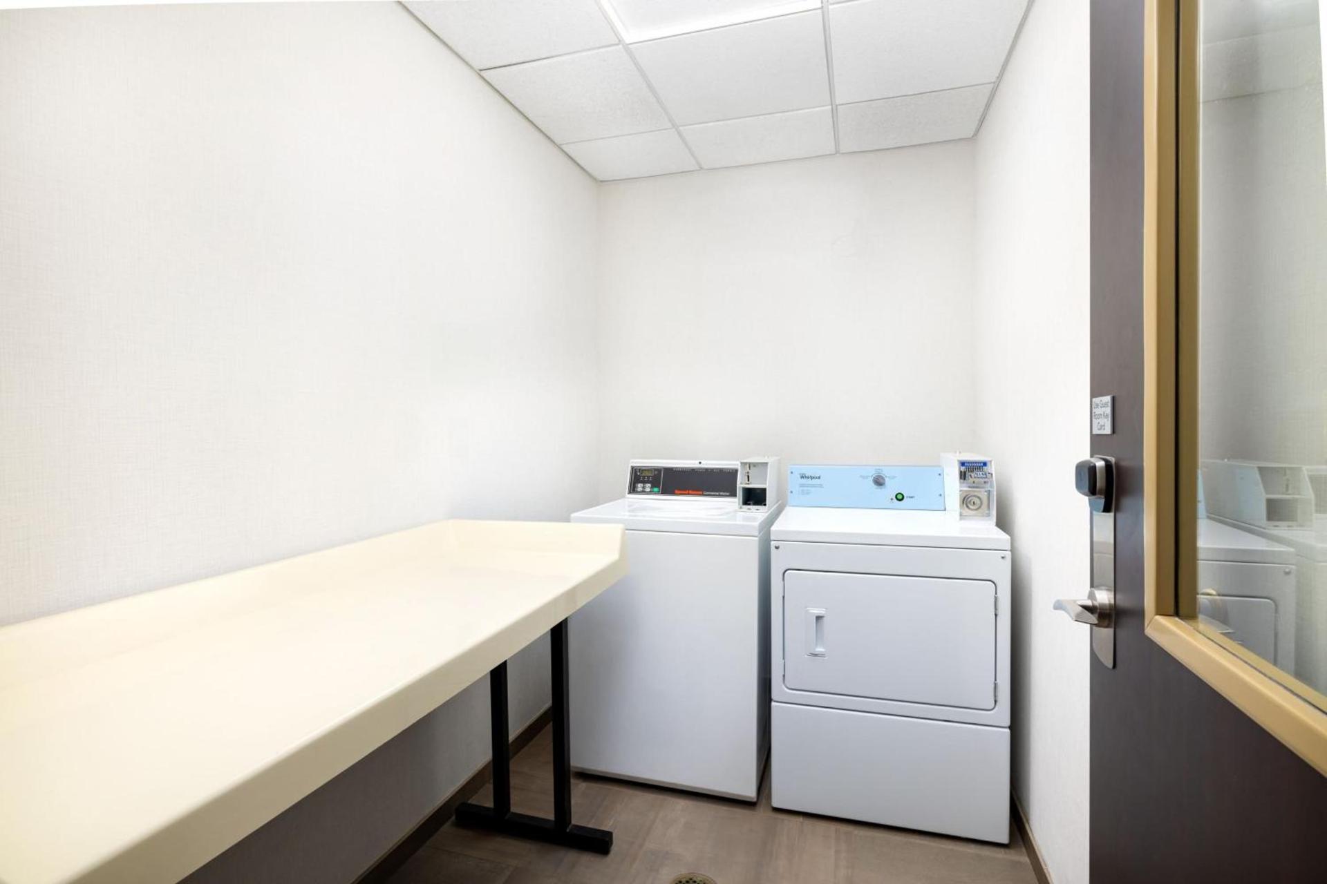 Courtyard by Marriott Concord photo 9