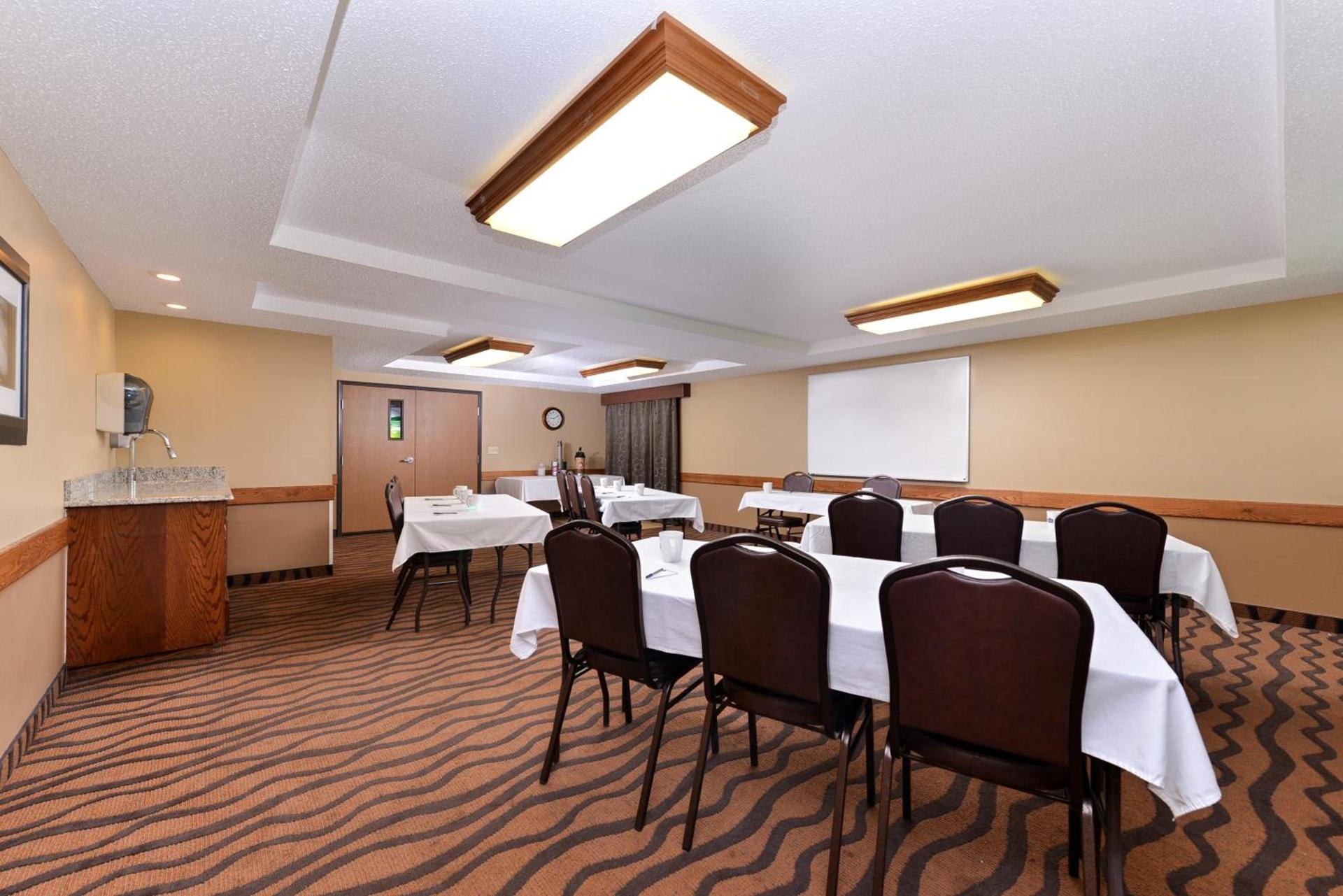 AmericInn by Wyndham St Cloud MN I-94 photo 31