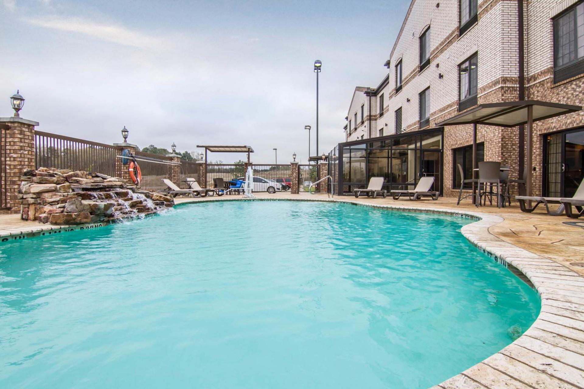 Comfort Suites Marshall photo 11