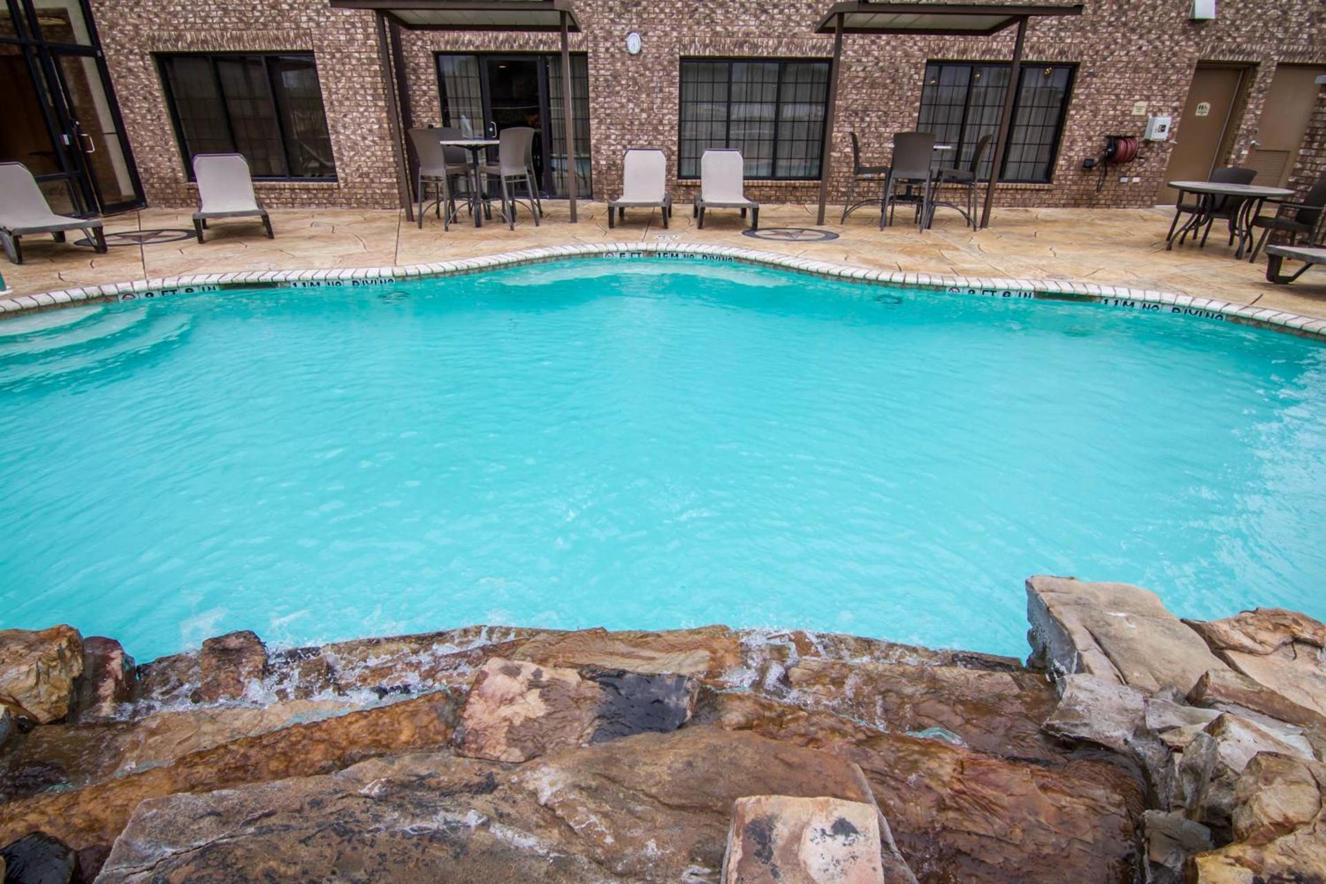 Comfort Suites Marshall photo 10