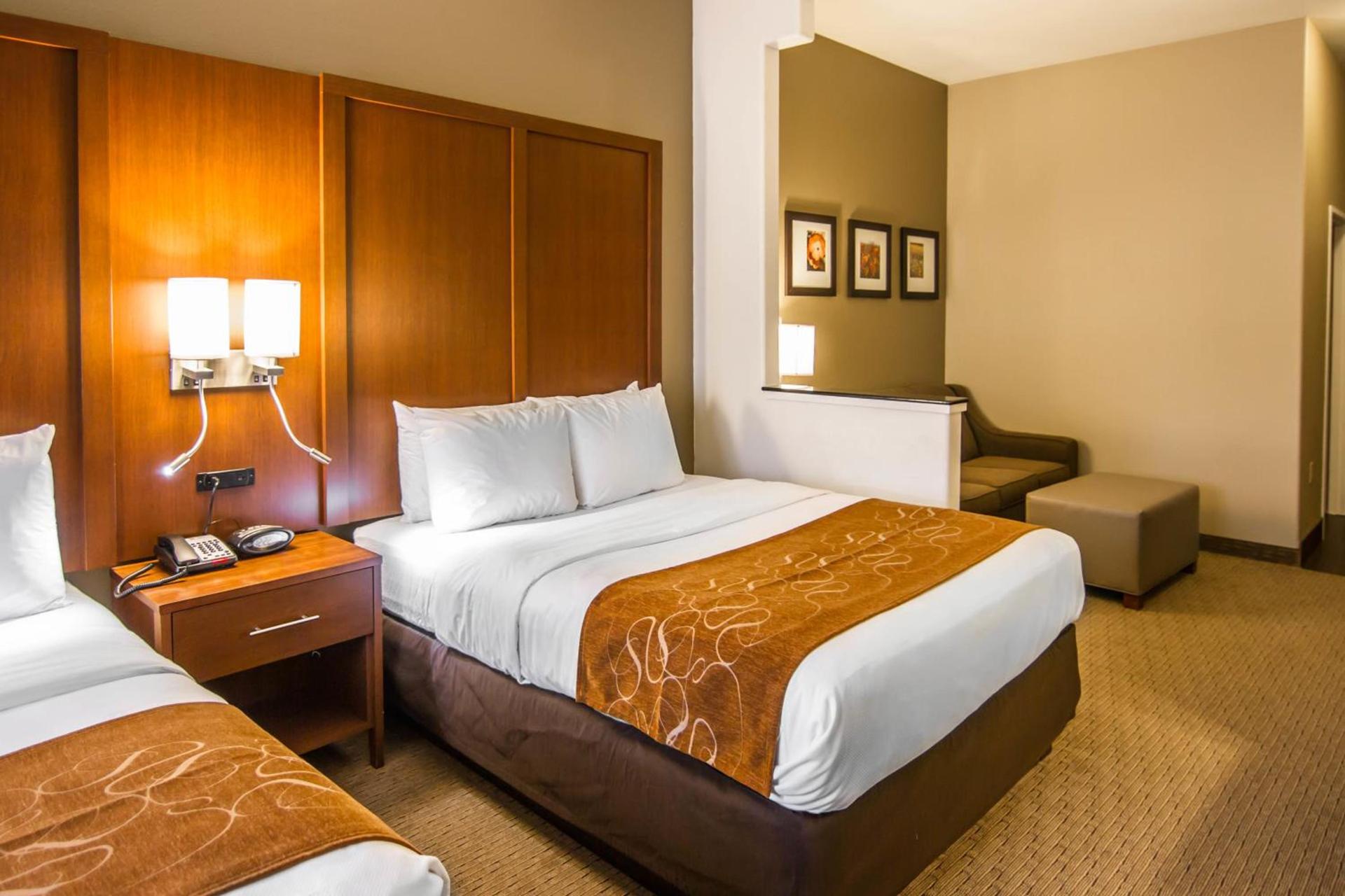 Comfort Suites Marshall photo 20