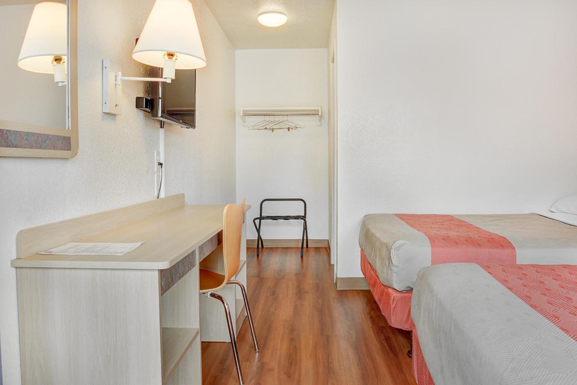 Motel 6-Portland, OR - Central photo 13