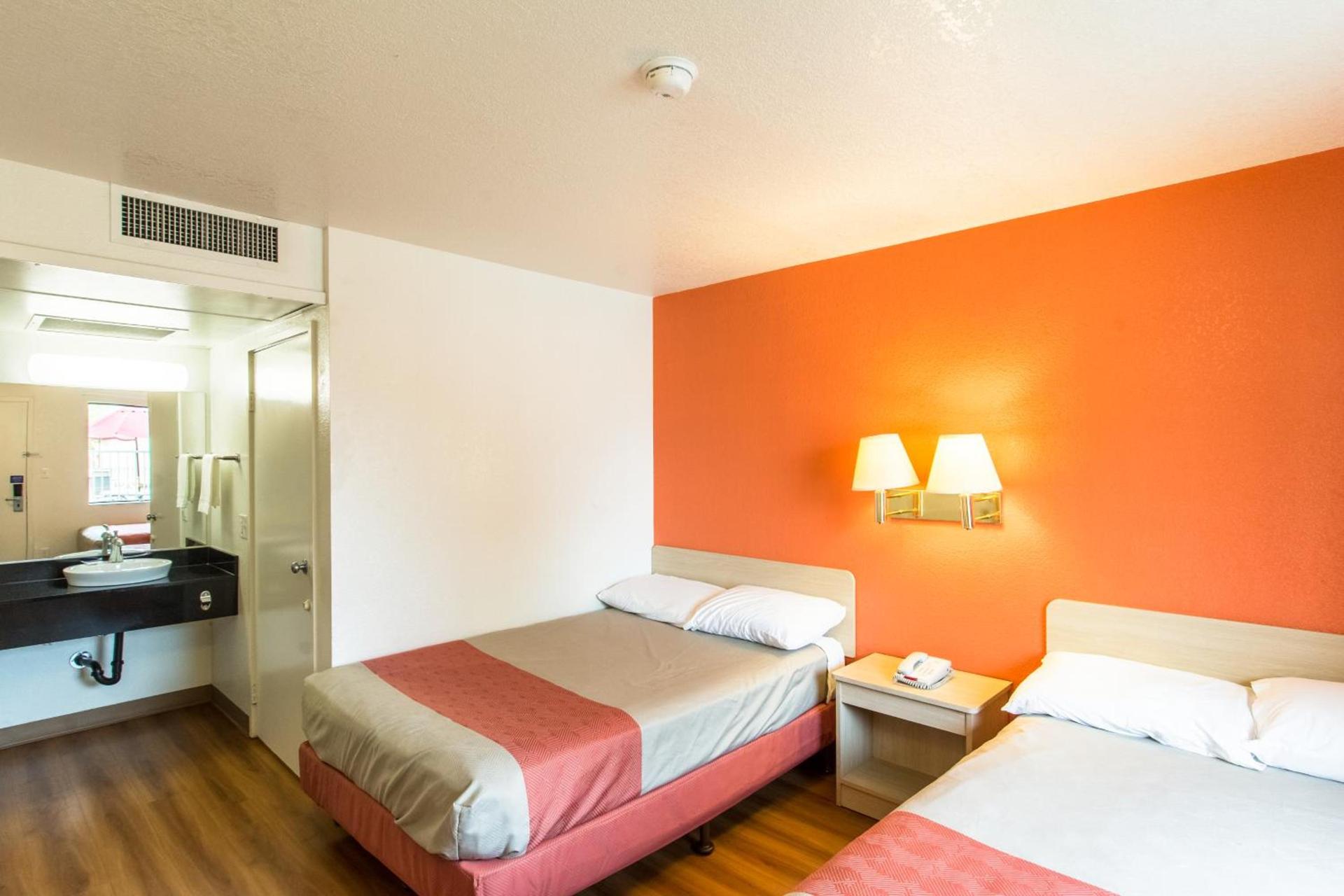 Motel 6-Redding, CA - North photo 9