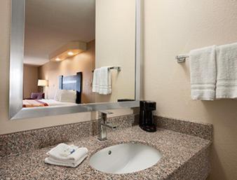 Super 8 by Wyndham Rahway/Newark photo 9