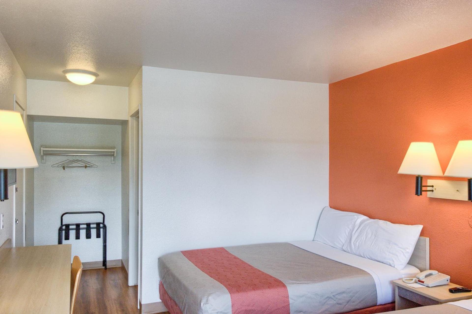 Motel 6-Everett, WA - North photo 11