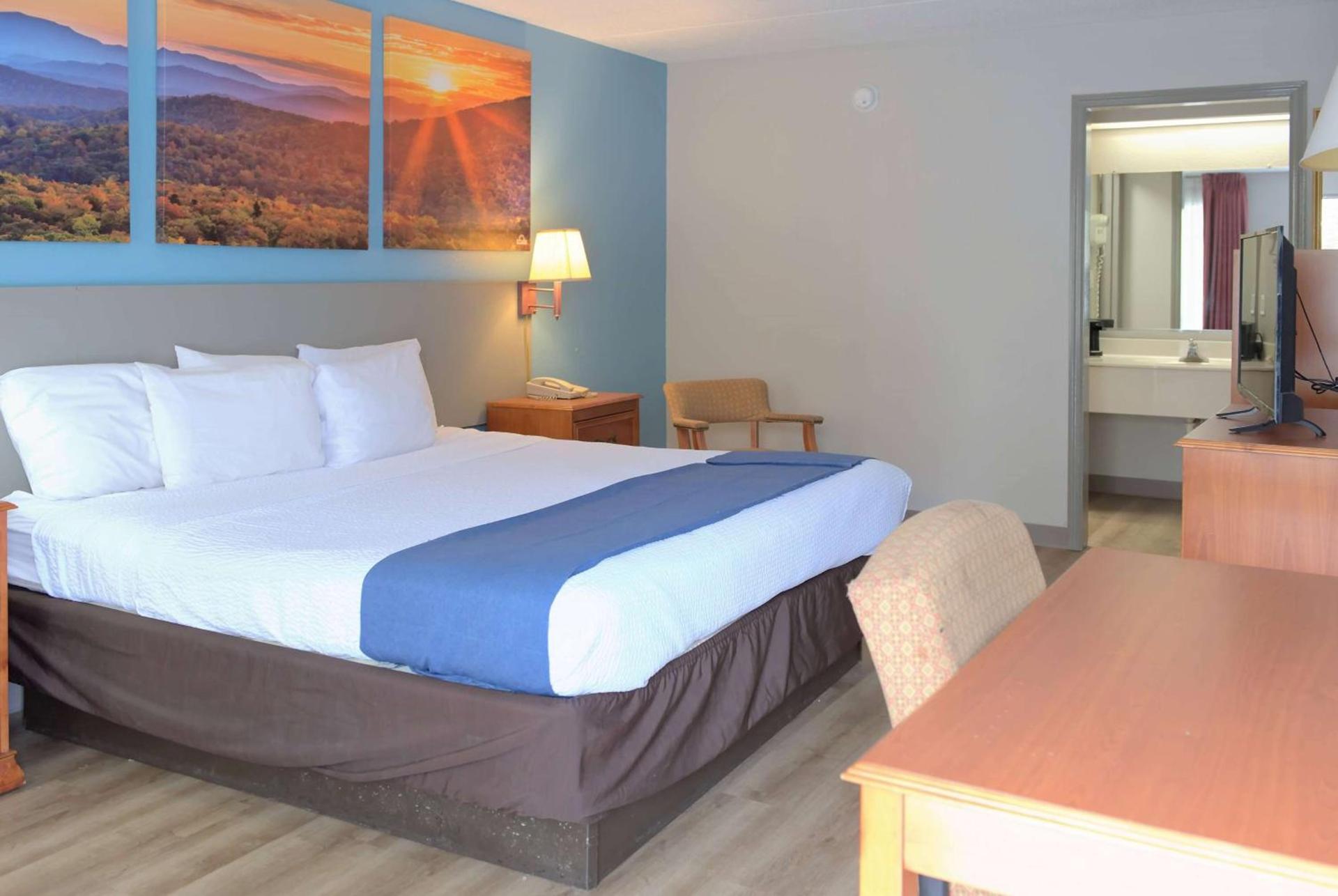 Days Inn by Wyndham Harriman photo 4