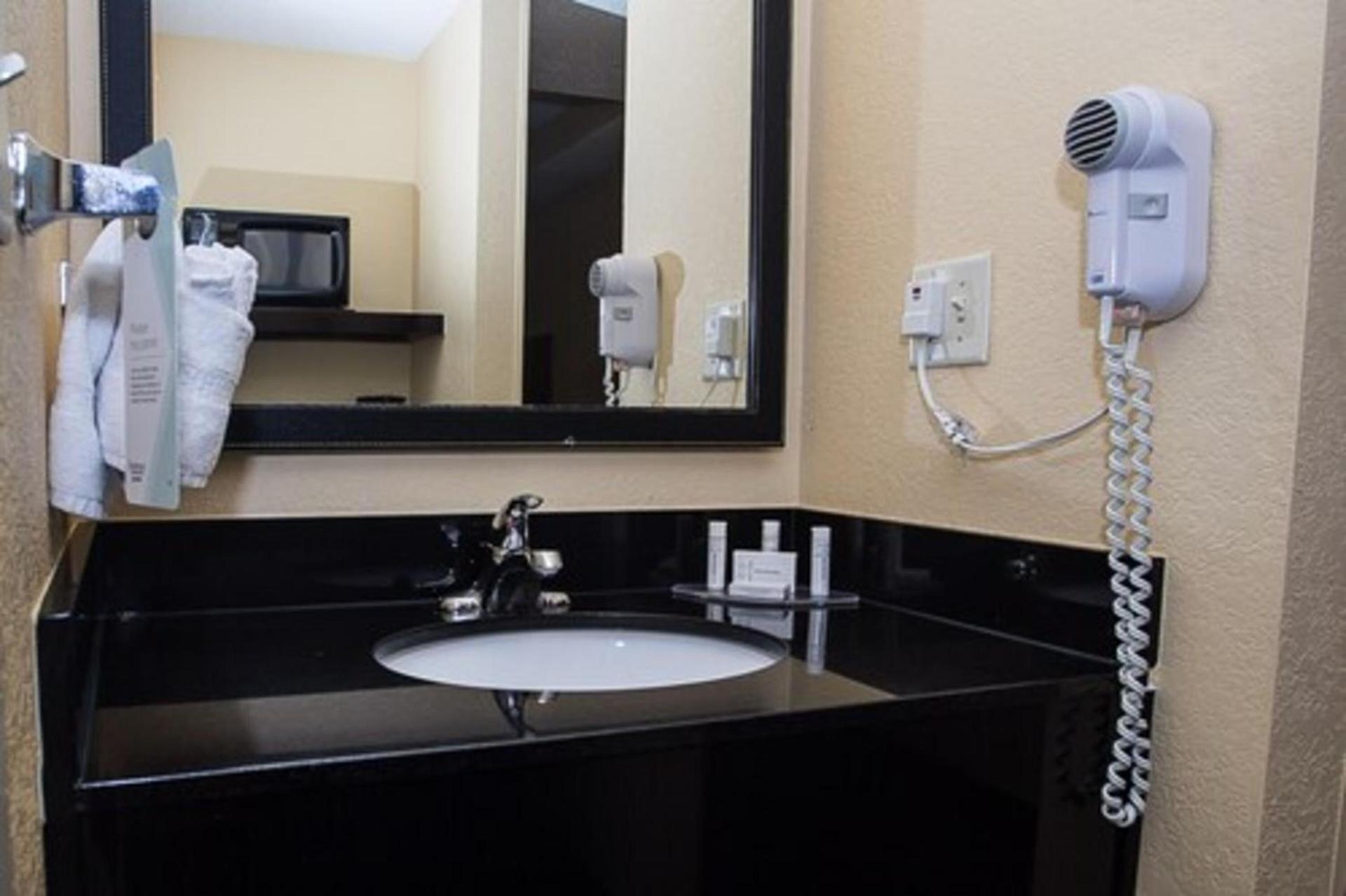 Fairfield Inn & Suites by Marriott Boston Milford photo 24