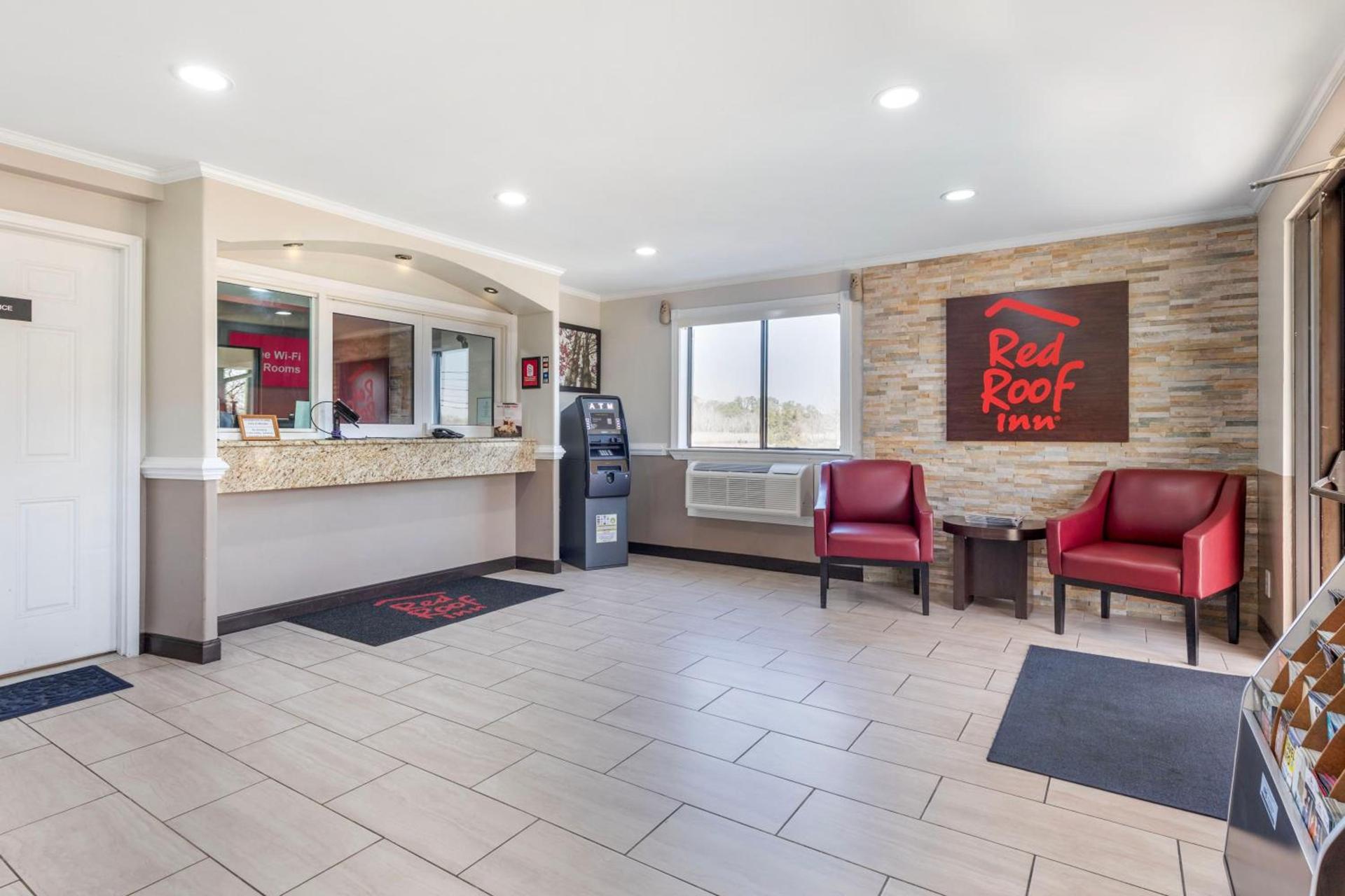 Red Roof Inn Suffolk photo 10