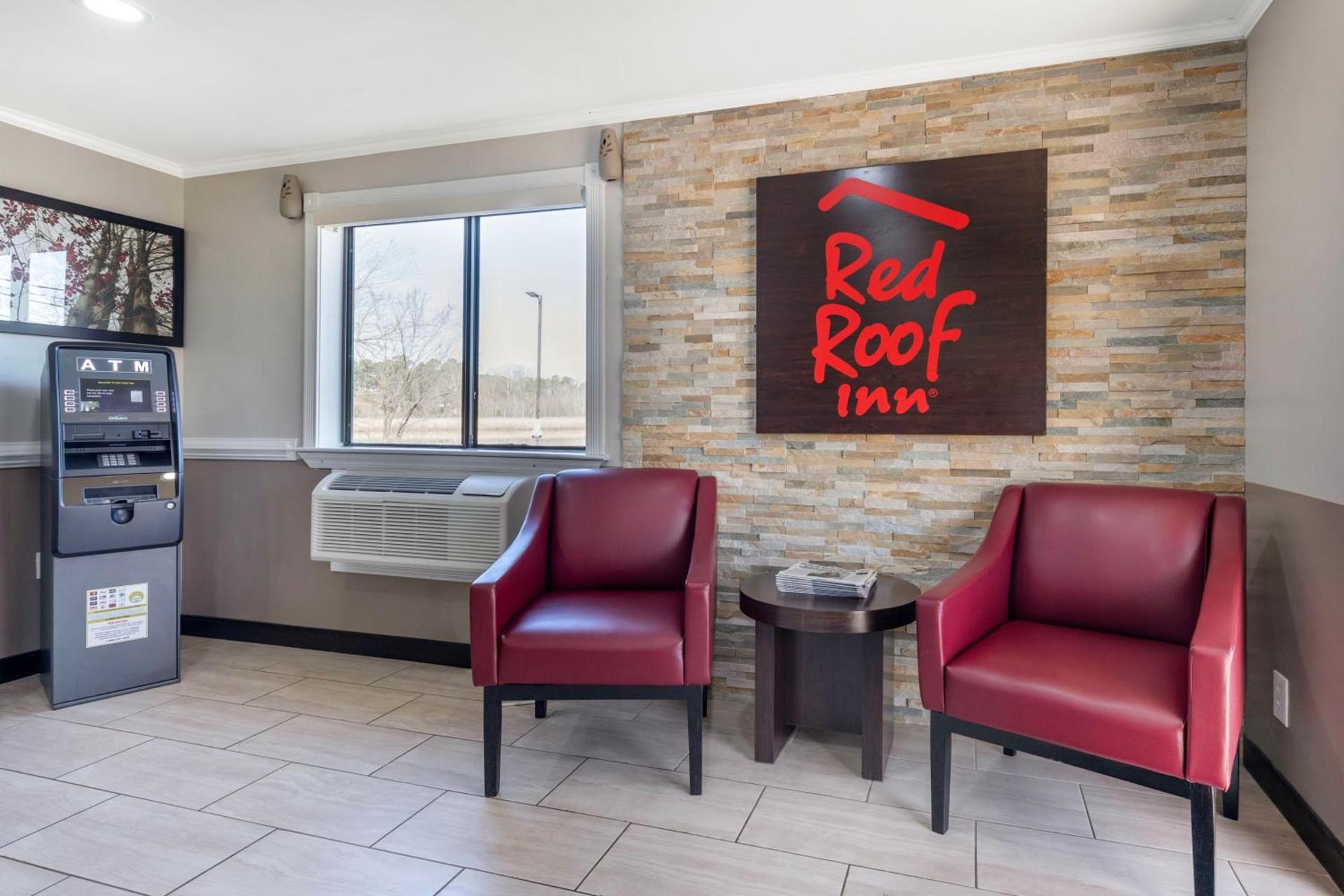 Red Roof Inn Suffolk photo 20