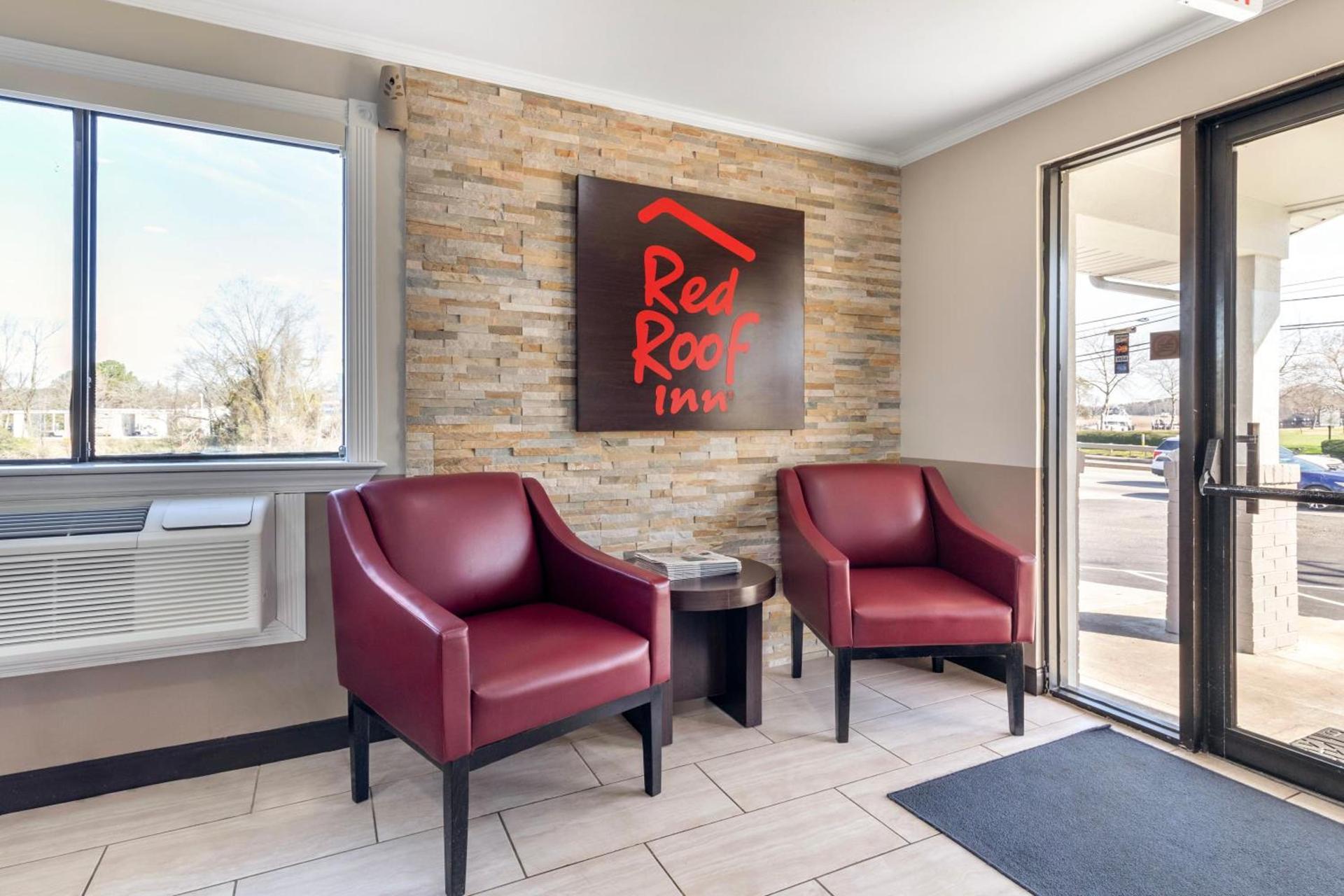 Red Roof Inn Suffolk photo 17
