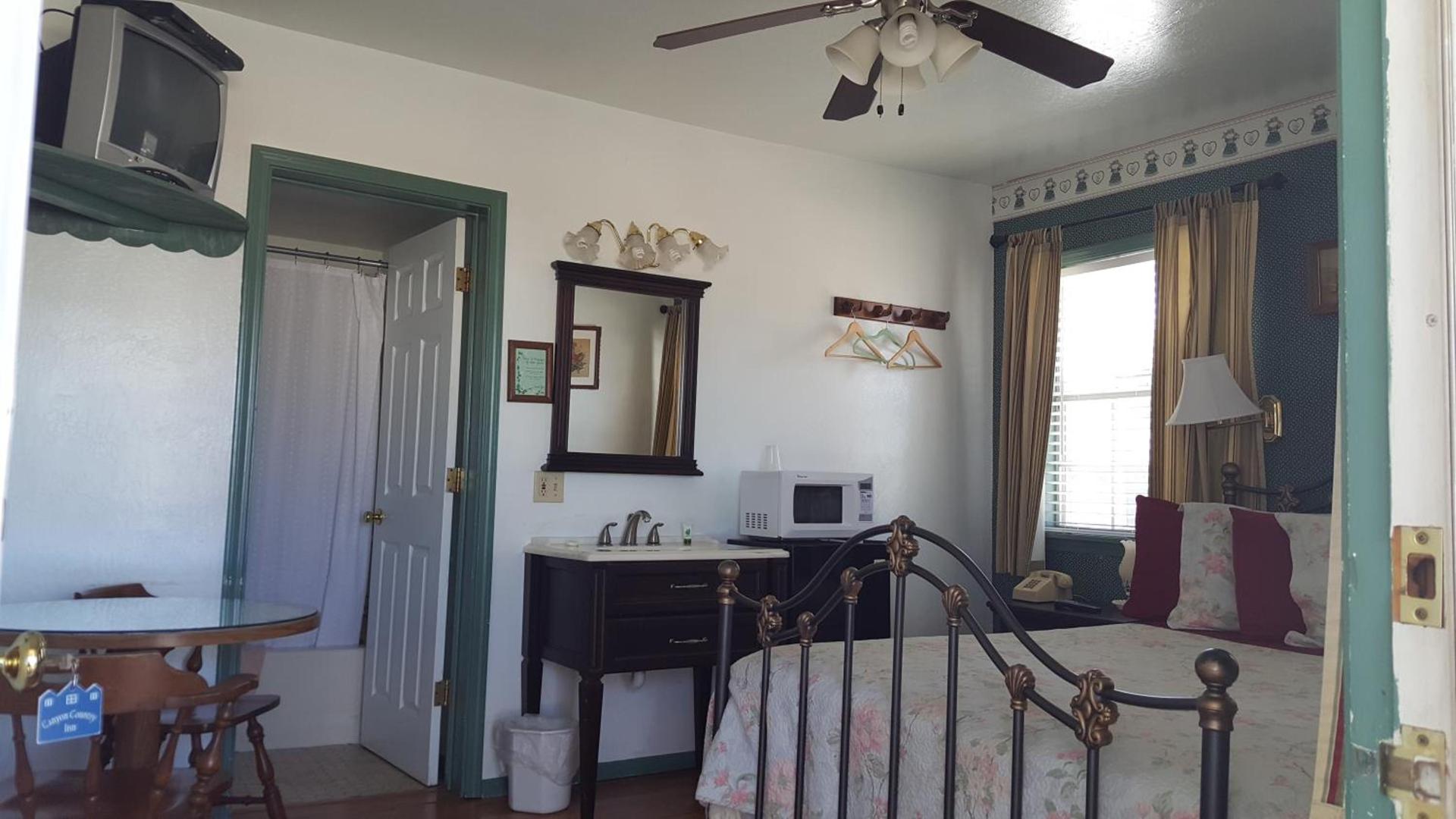 Canyon Country Inn photo 17