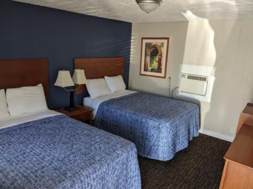Bea's Parkway Inn photo 7