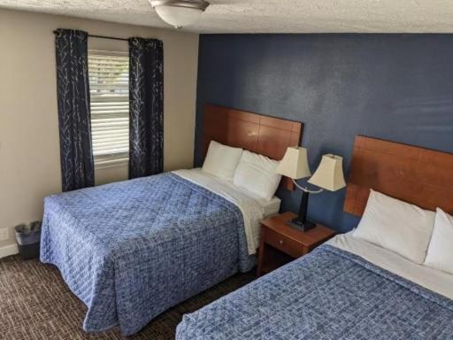 Bea's Parkway Inn photo 6