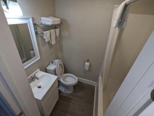 Bea's Parkway Inn photo 11