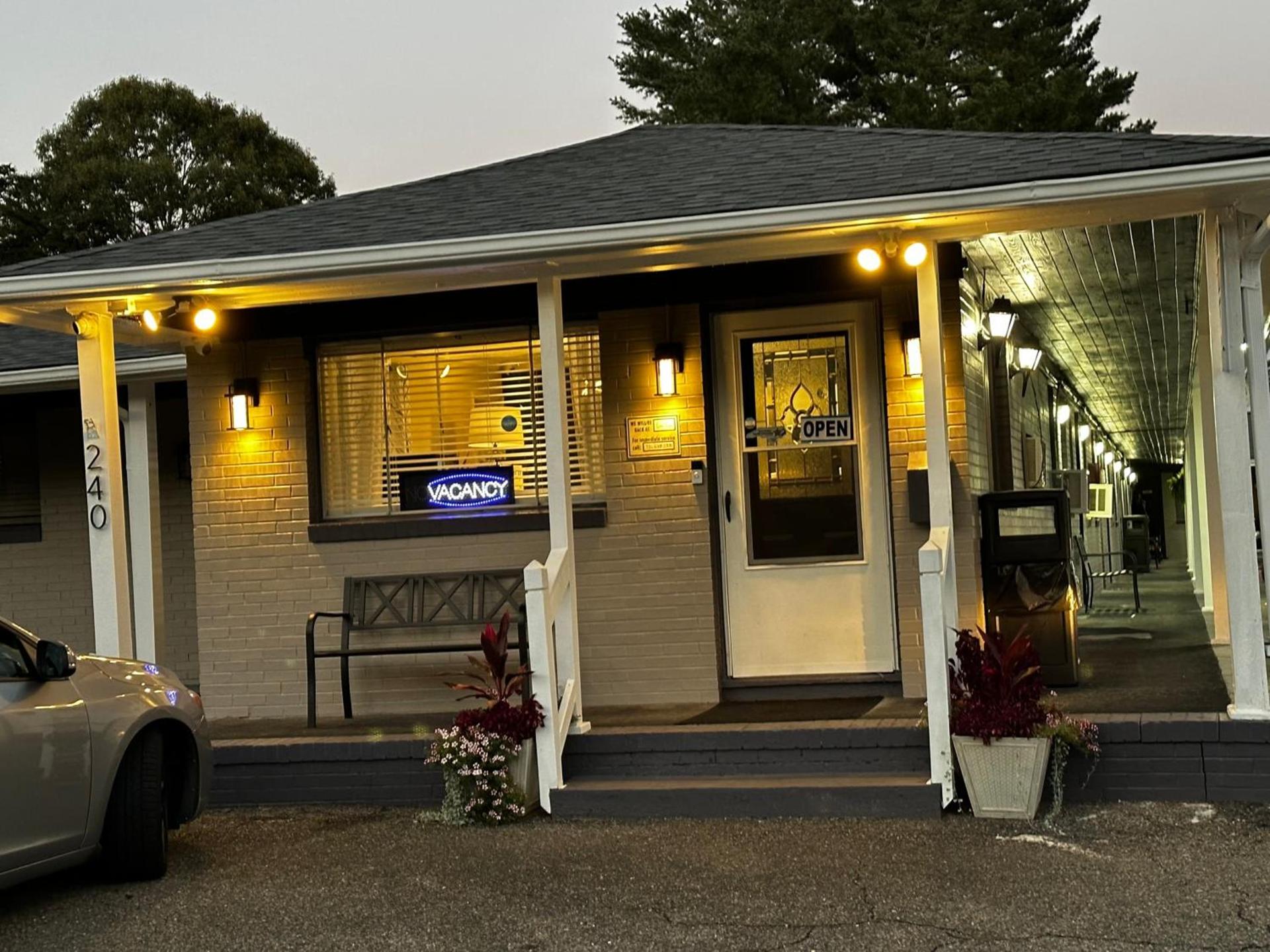 Bea's Parkway Inn photo 2