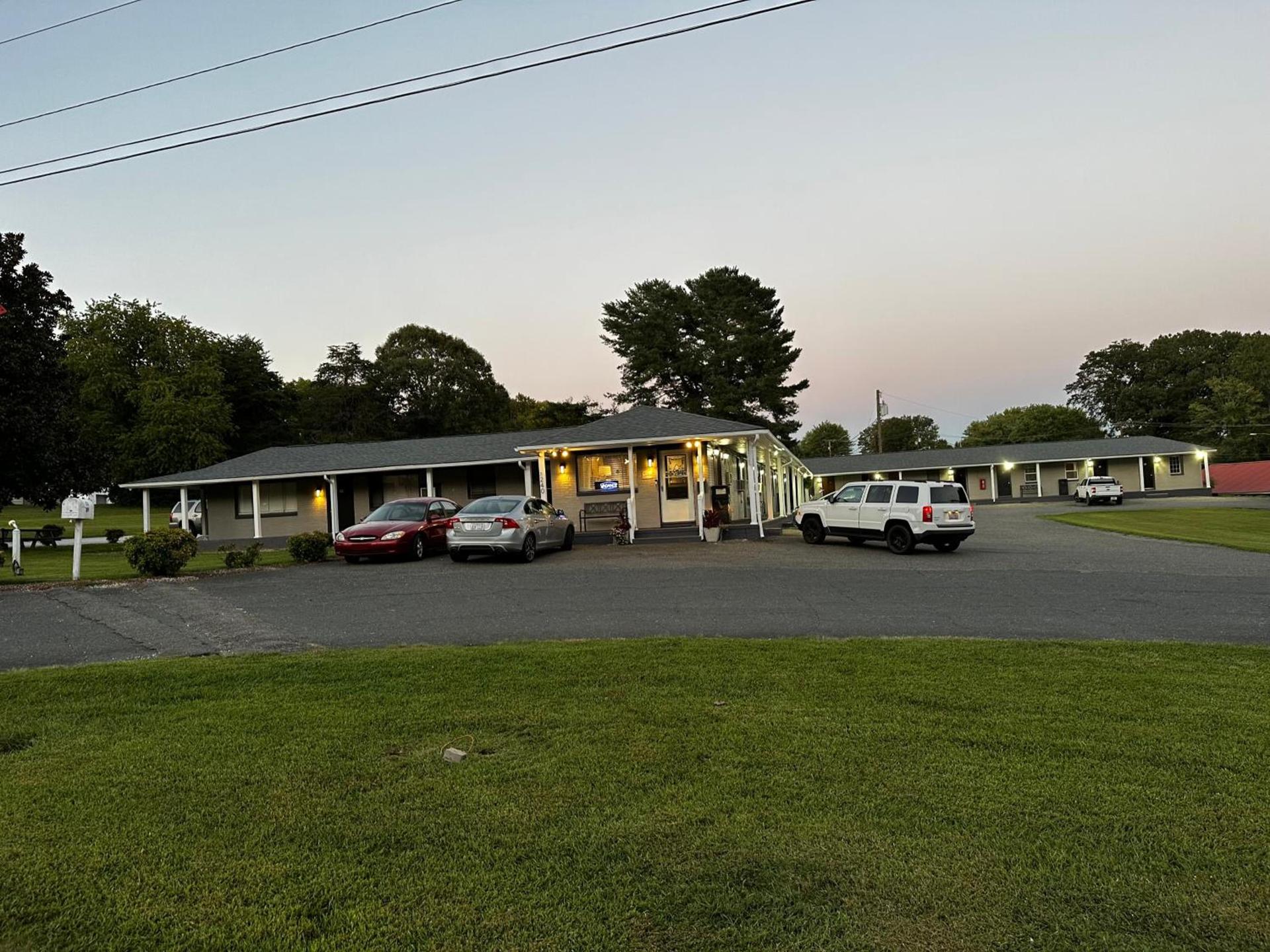 Bea's Parkway Inn photo 3
