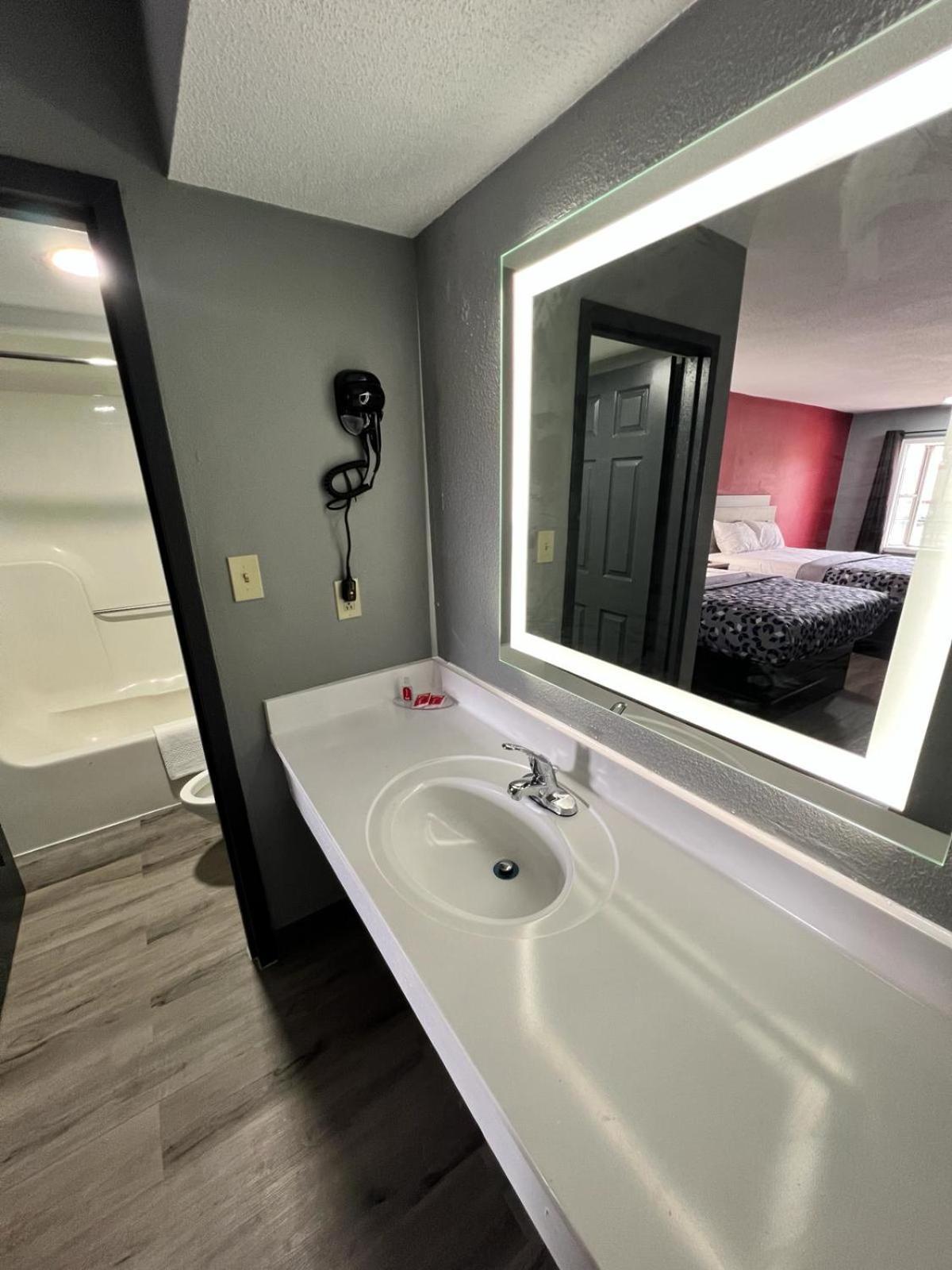 Econo lodge Kennett photo 5
