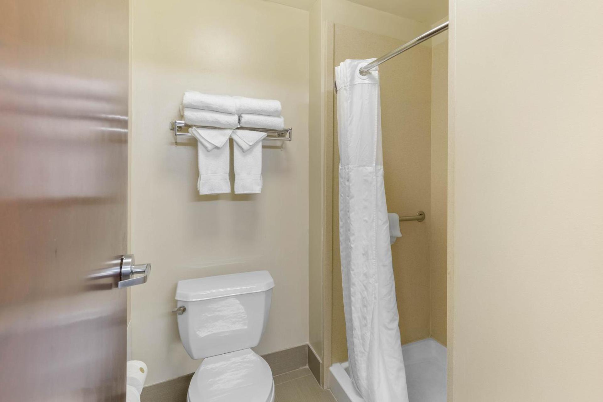 Comfort Suites Elkridge Columbia Gateway photo 38