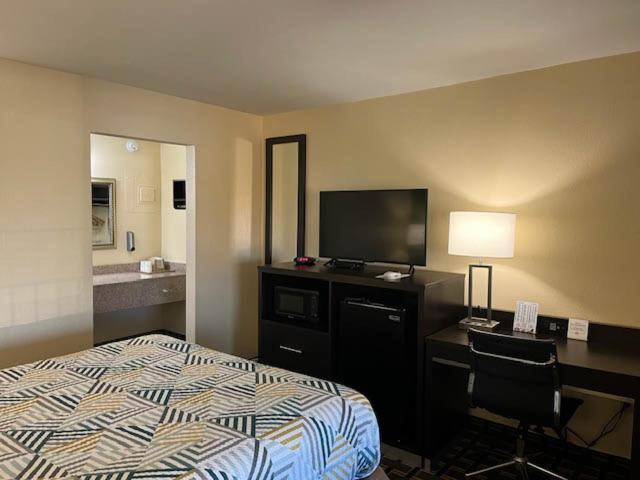Motel 6 Forsyth, GA Tift College photo 33