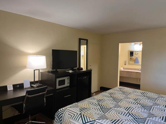 Motel 6 Forsyth, GA Tift College photo 41