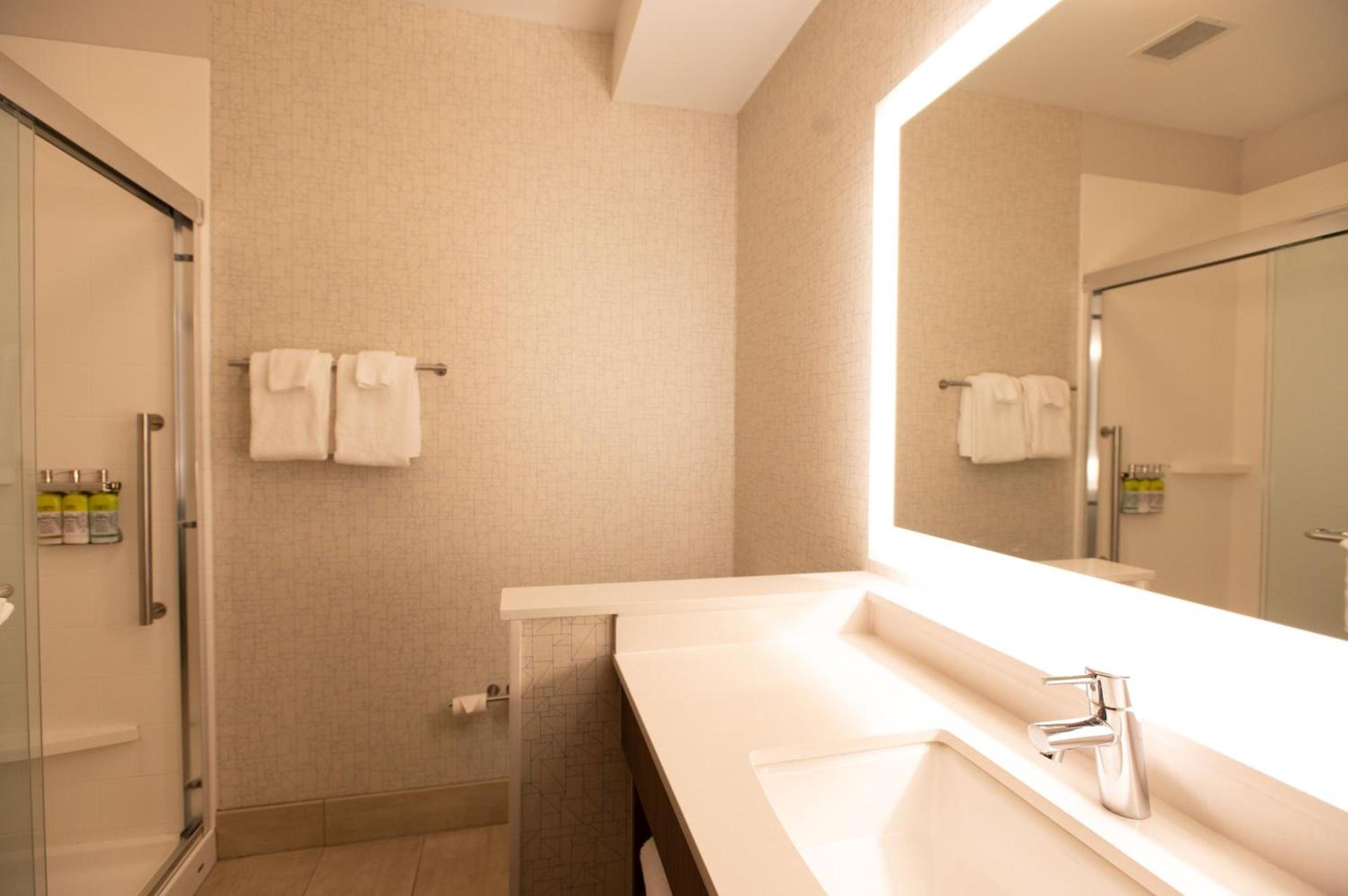 Holiday Inn Express Houghton-Keweenaw by IHG photo 13