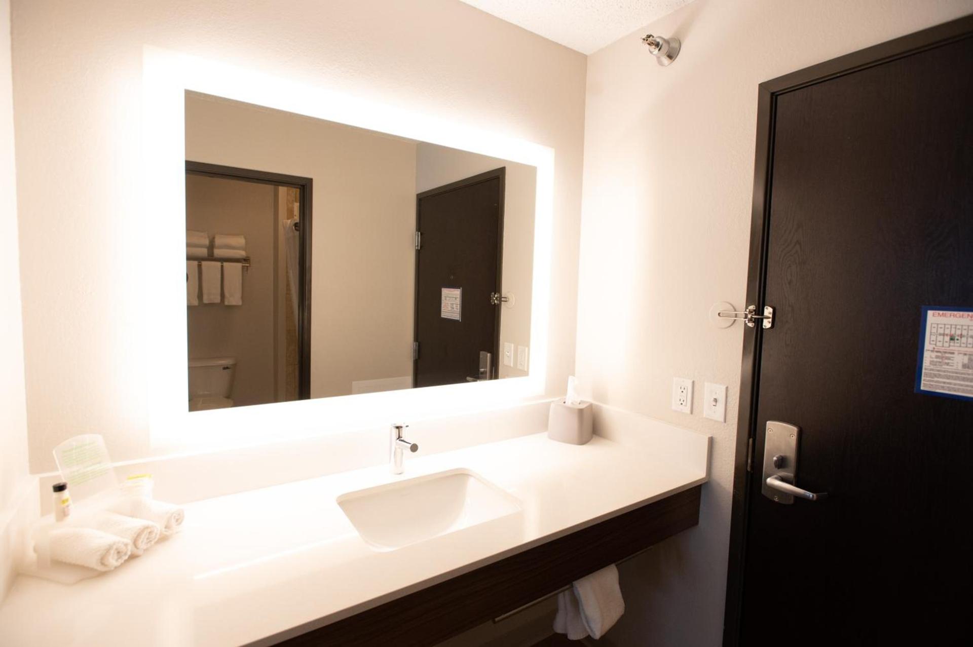 Holiday Inn Express Houghton-Keweenaw by IHG photo 15