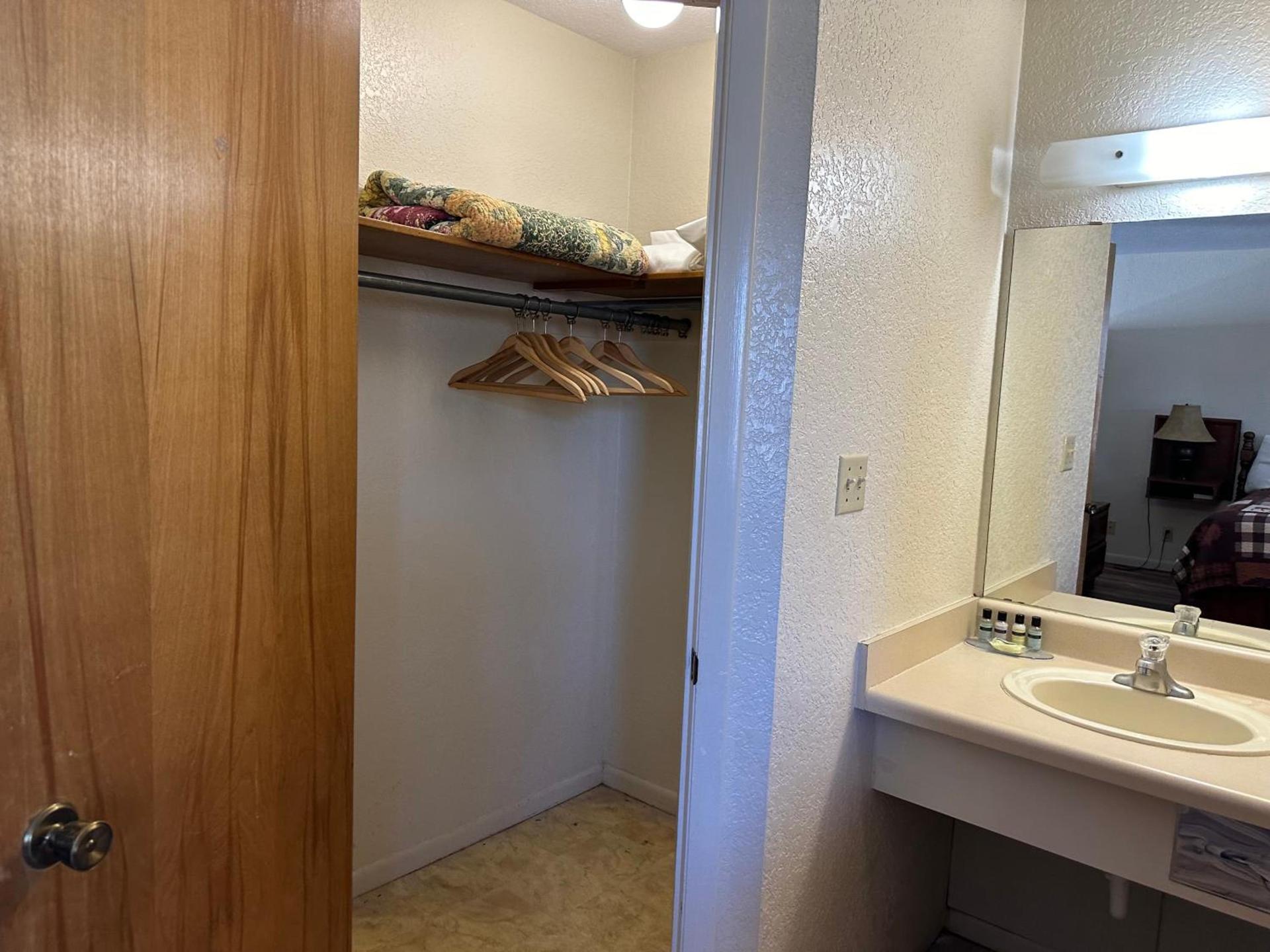 Sunset Inn and Suites photo 100