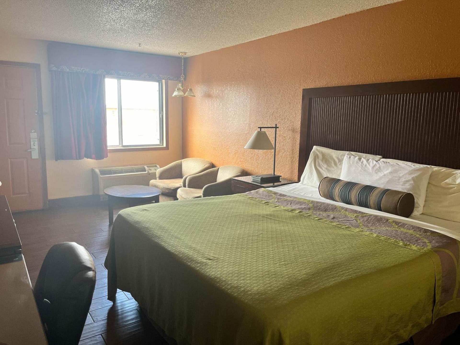 Motel 6 Deming, NM photo 2