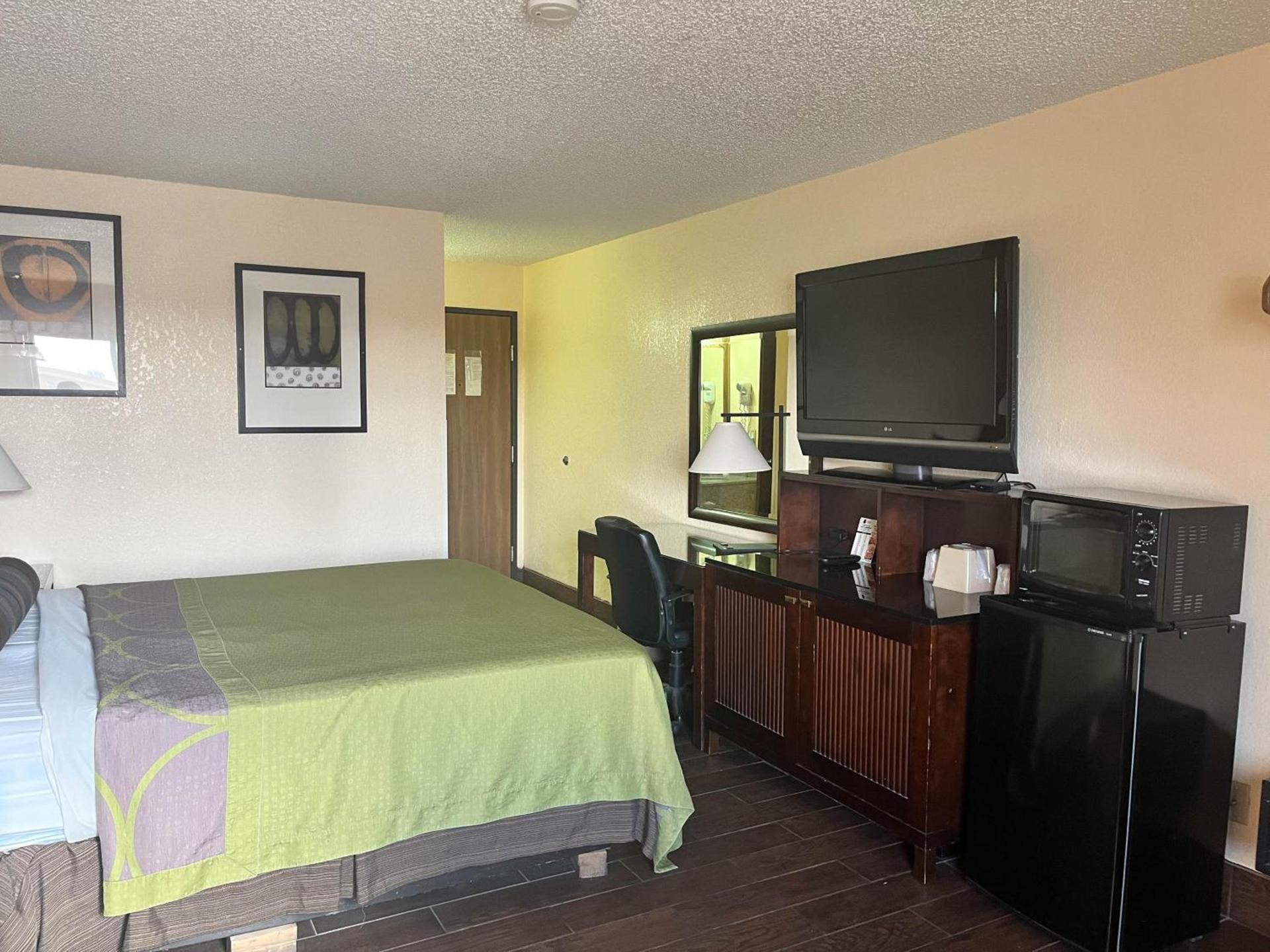 Motel 6 Deming, NM photo 3
