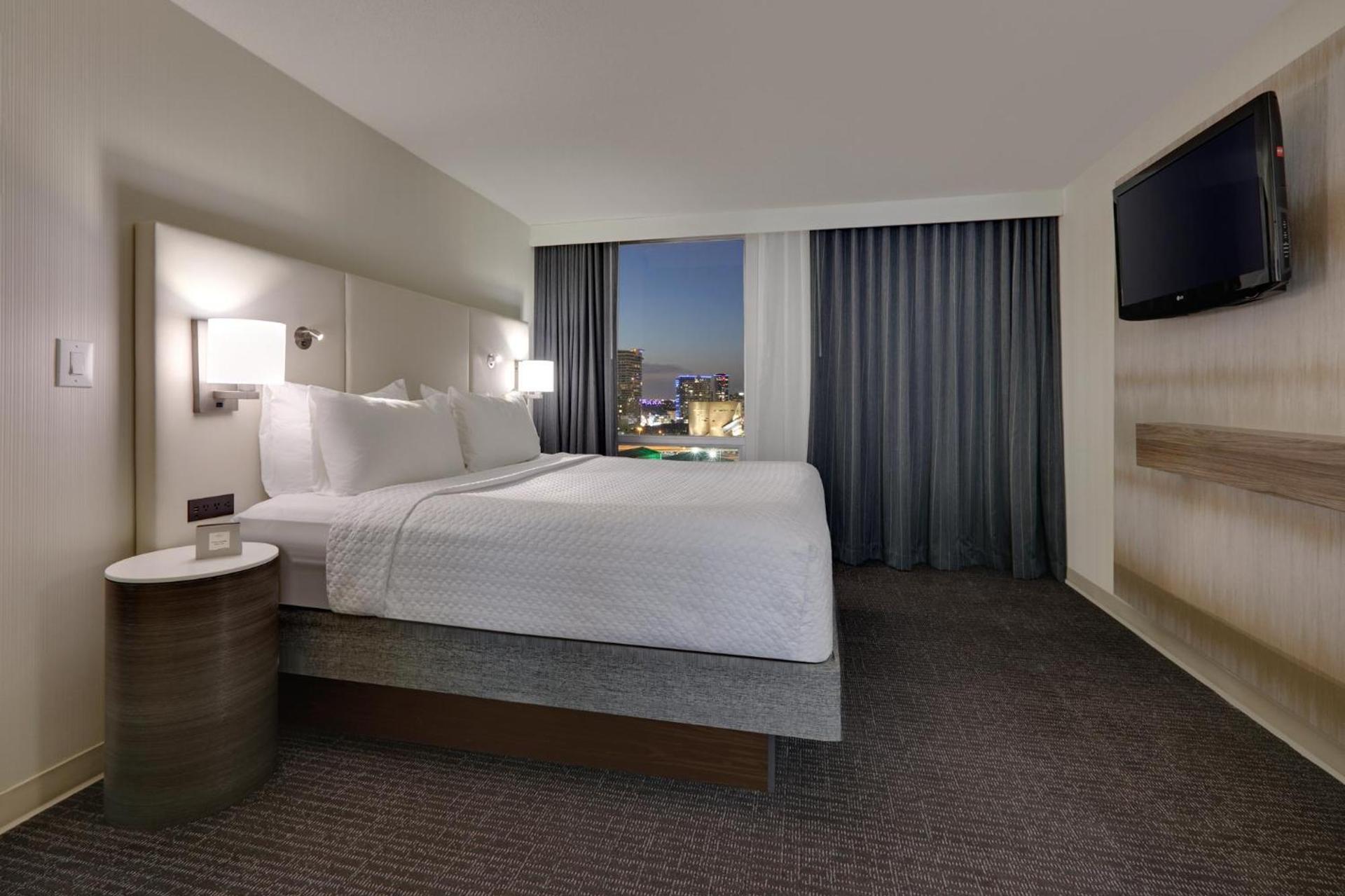 Crowne Plaza Dallas Downtown by IHG photo 4