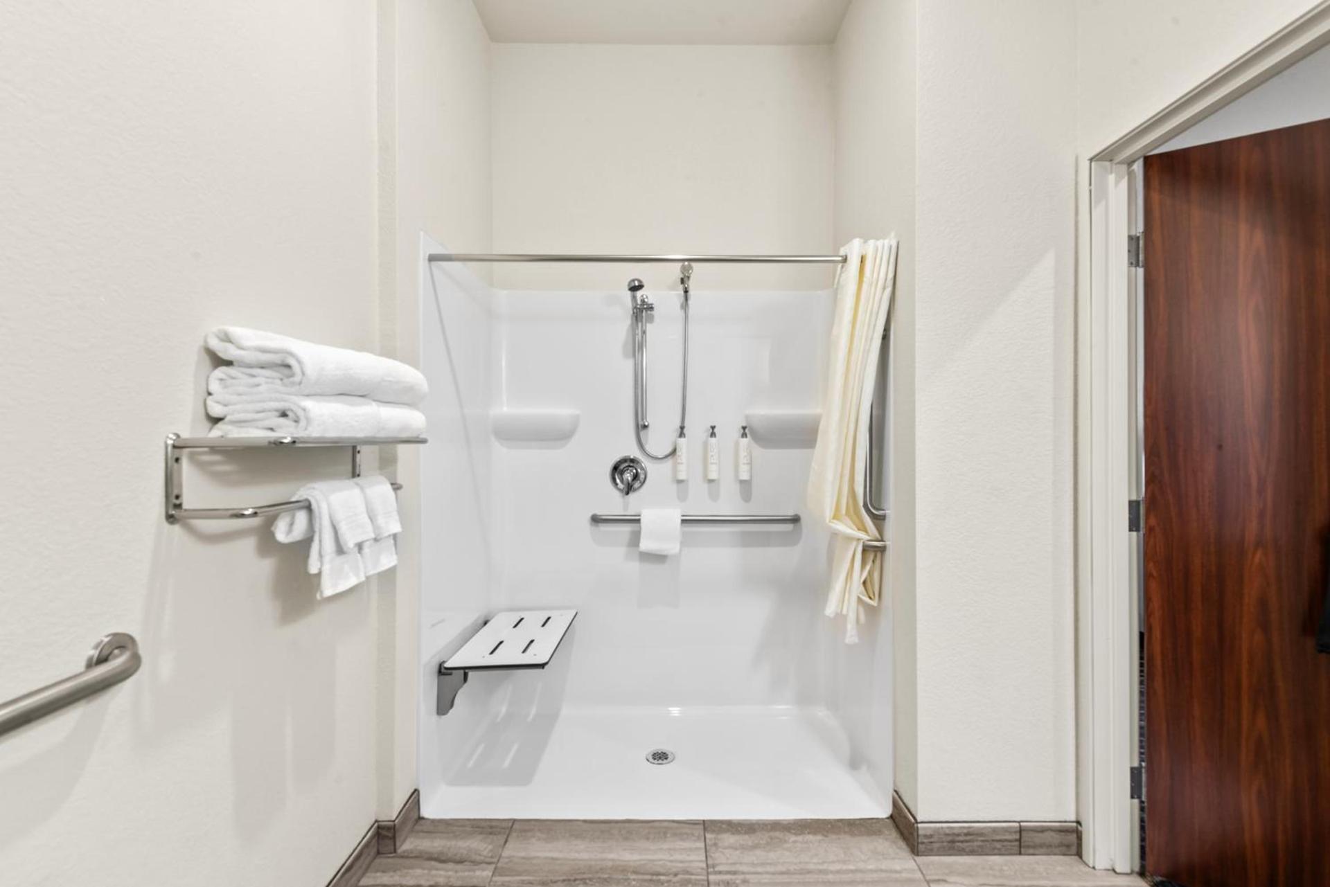 Cobblestone Hotel & Suites - Cullman photo 88