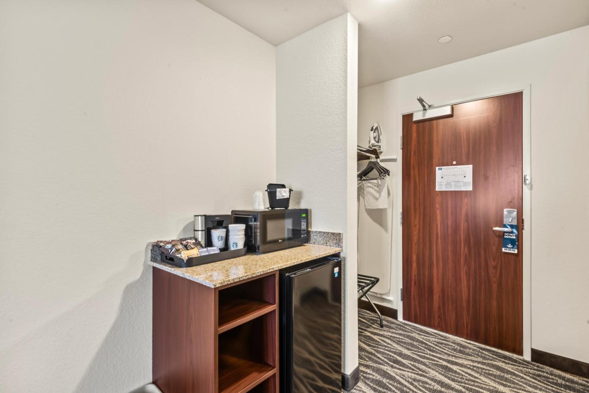 Cobblestone Hotel & Suites - Cullman photo 89
