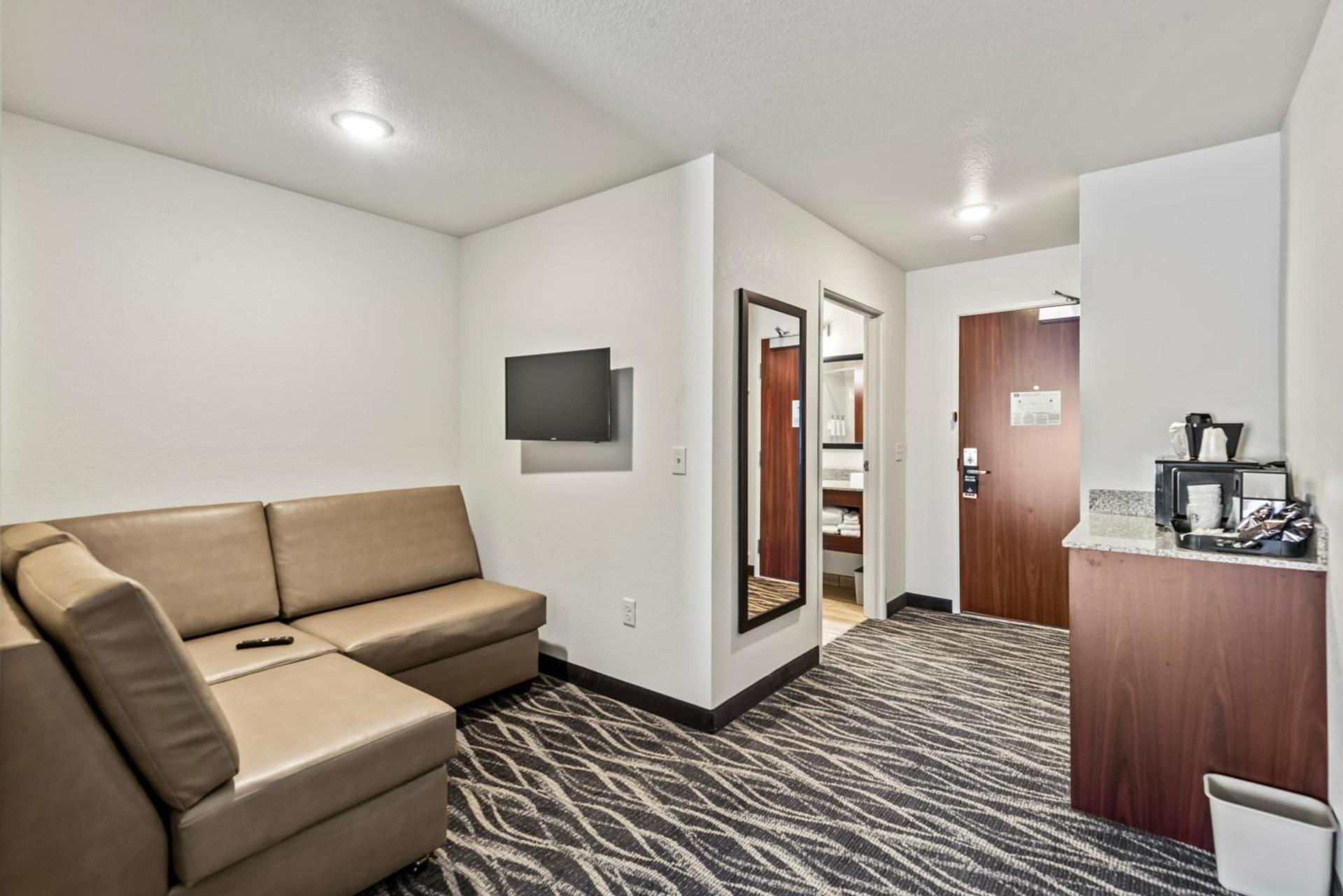Cobblestone Hotel & Suites - Cullman photo 93