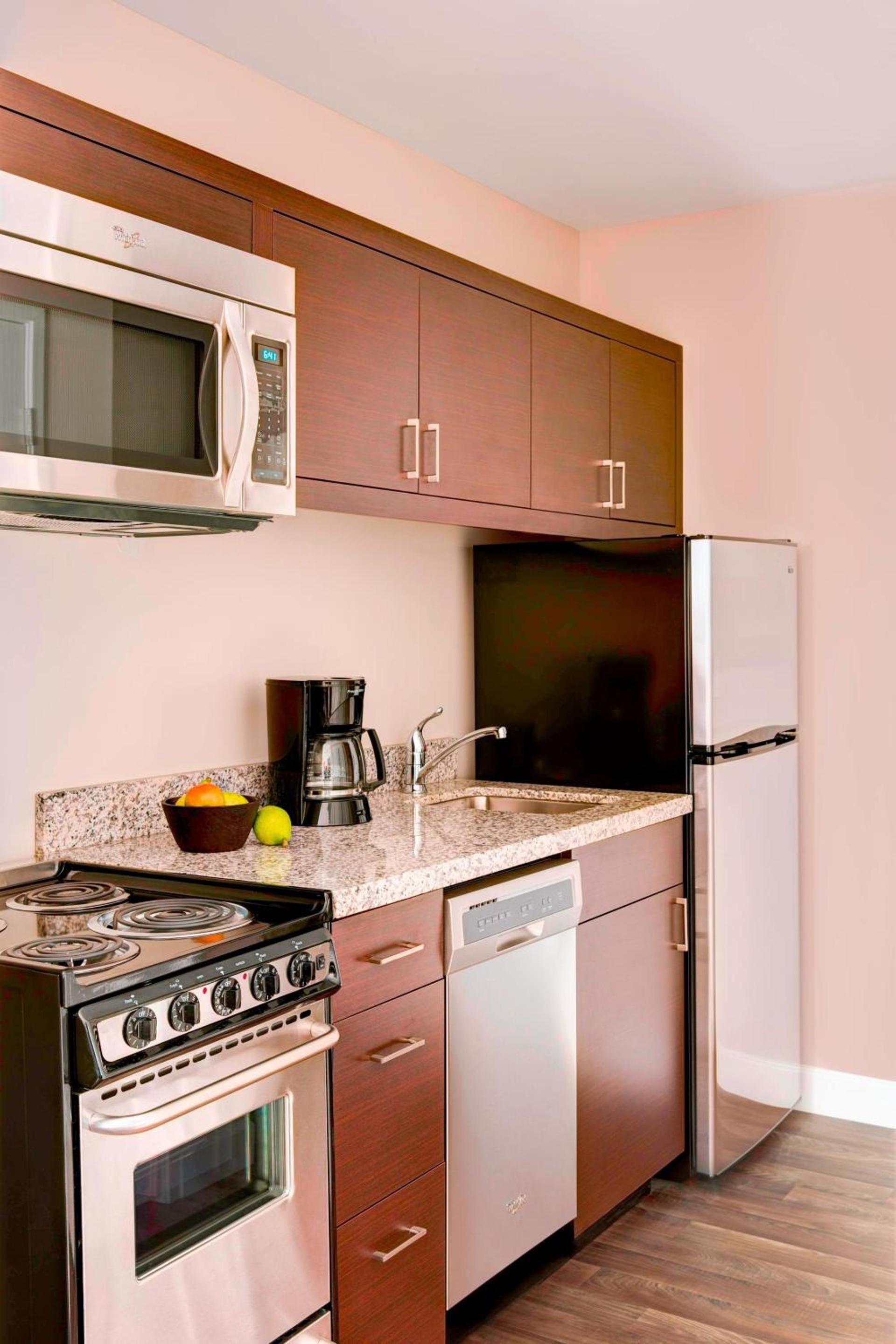 TownePlace Suites by Marriott Detroit Taylor photo 8