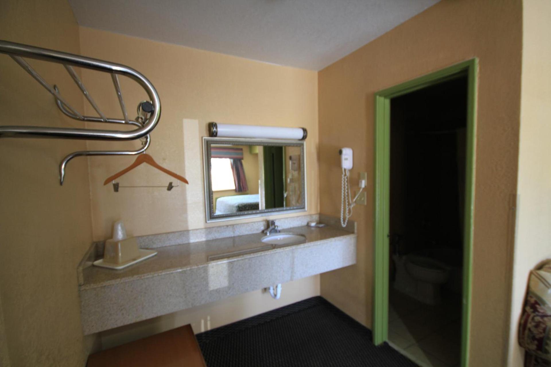 Holiday Terrace Motel photo 14