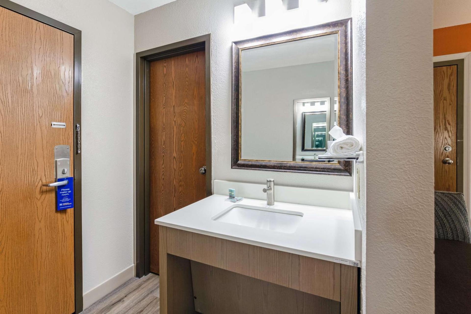 Best Western U.S. Inn photo 25