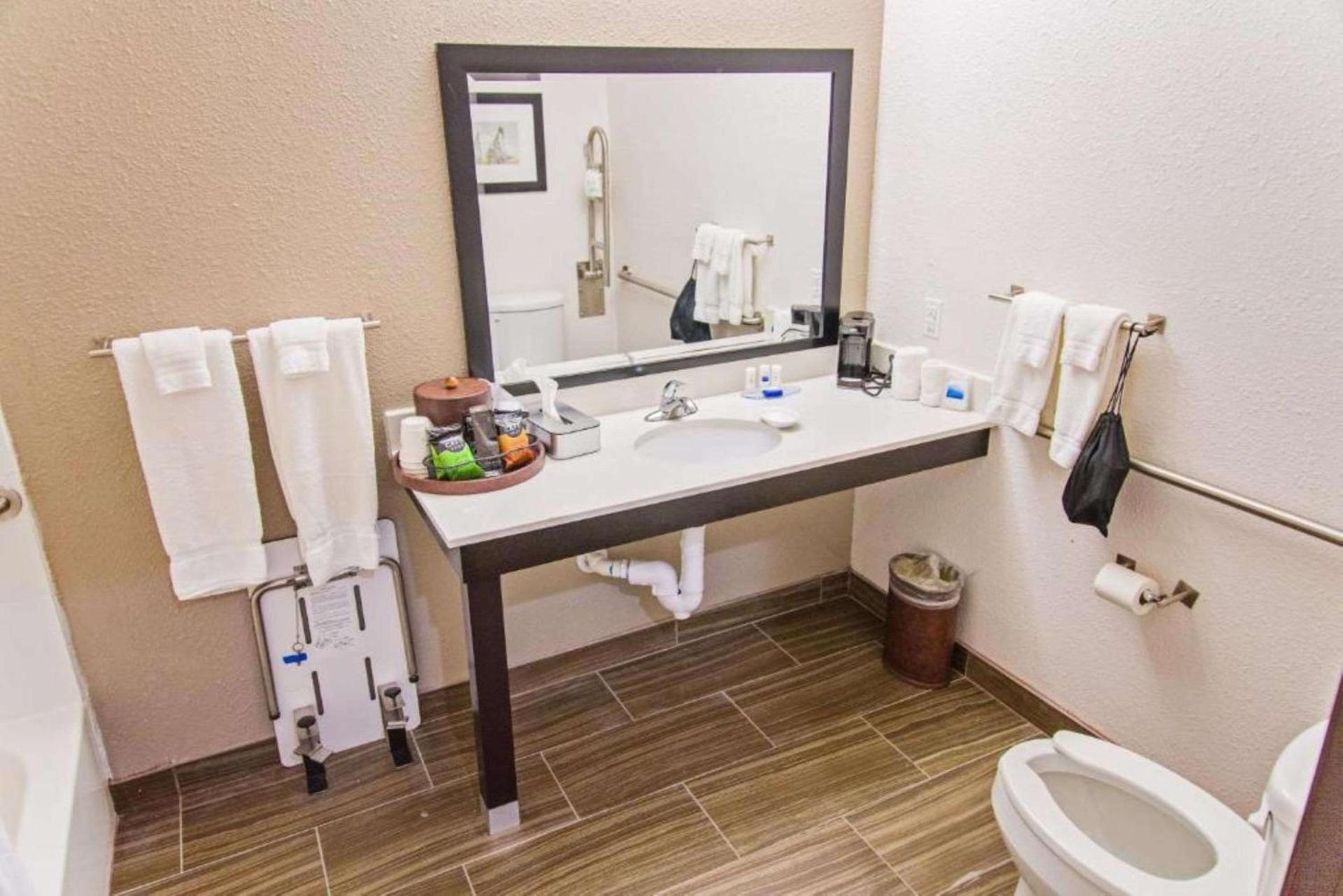 Best Western Plus Big Lake Inn photo 23